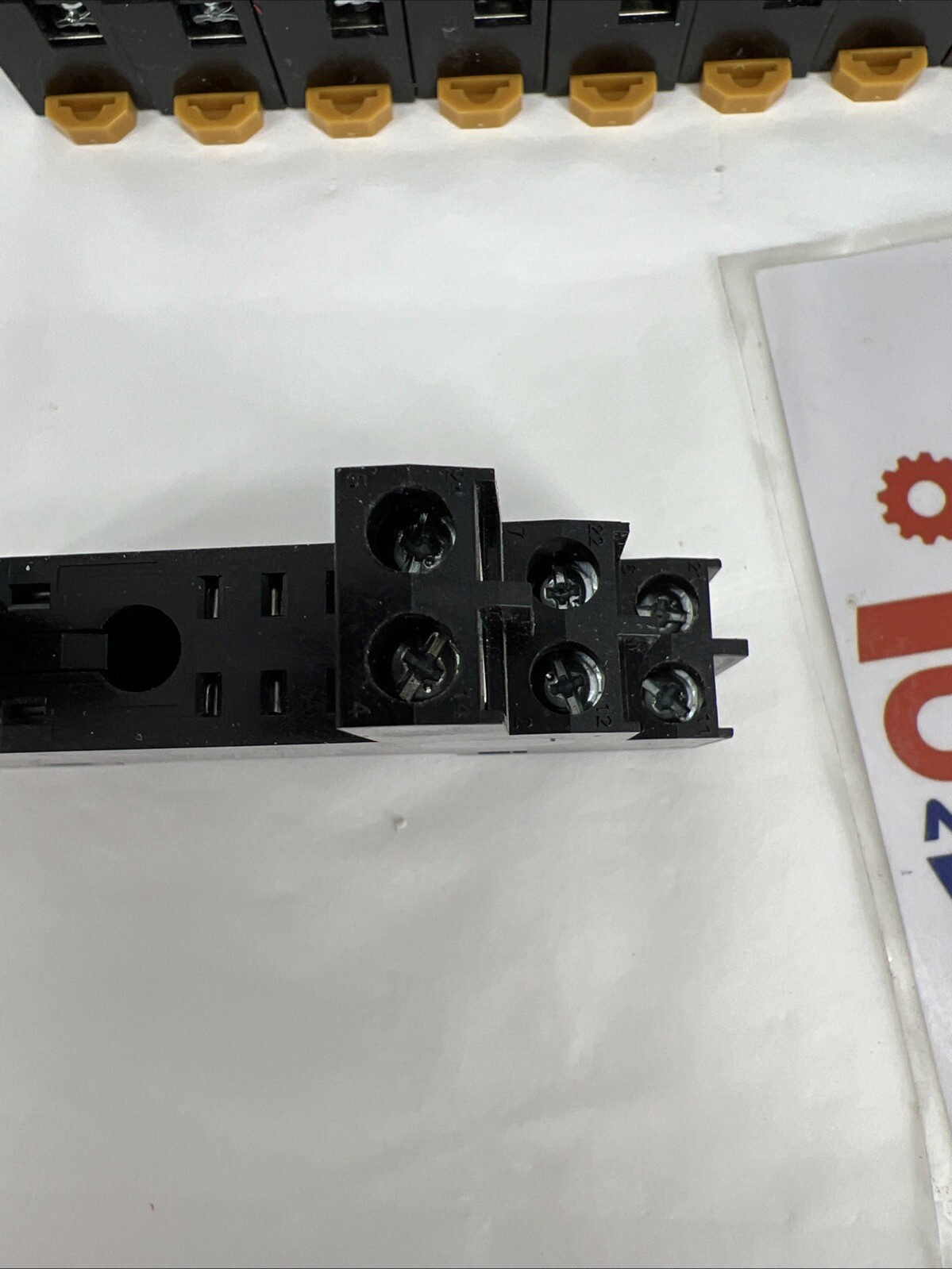 Allen Bradley 700-HN122 SER. A, 8 Blade Relay Sockets, 250VAC, 5A (Lot of 10)