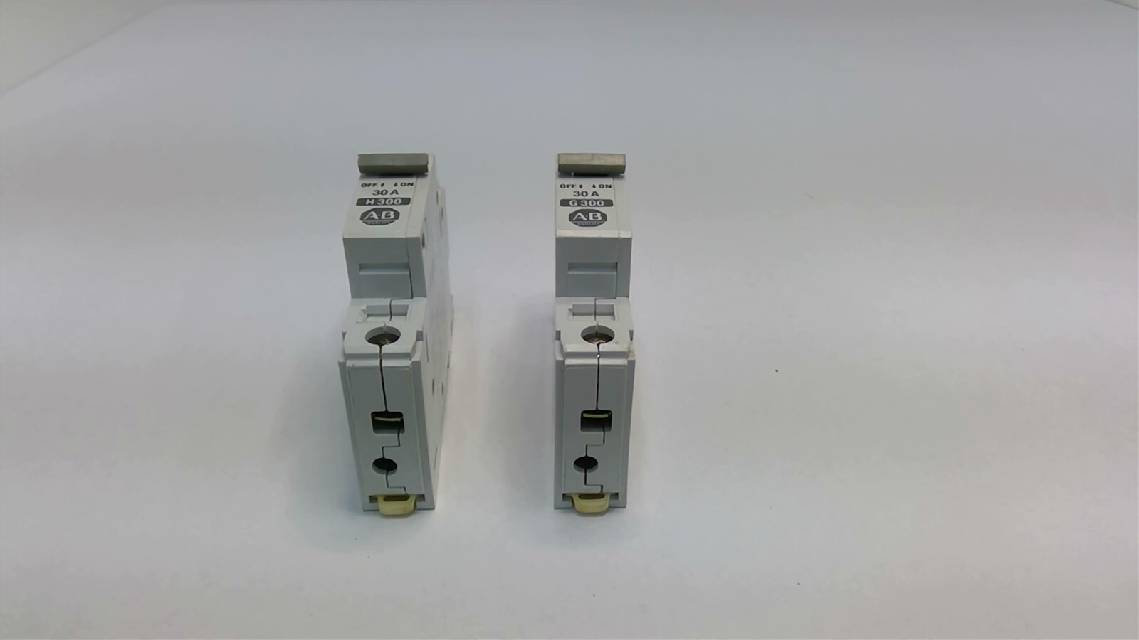 Allen Bradley 1492-CB1 H 300 Circuit Breaker 30A W/ Allen Bradley 1492-CB1 G 300