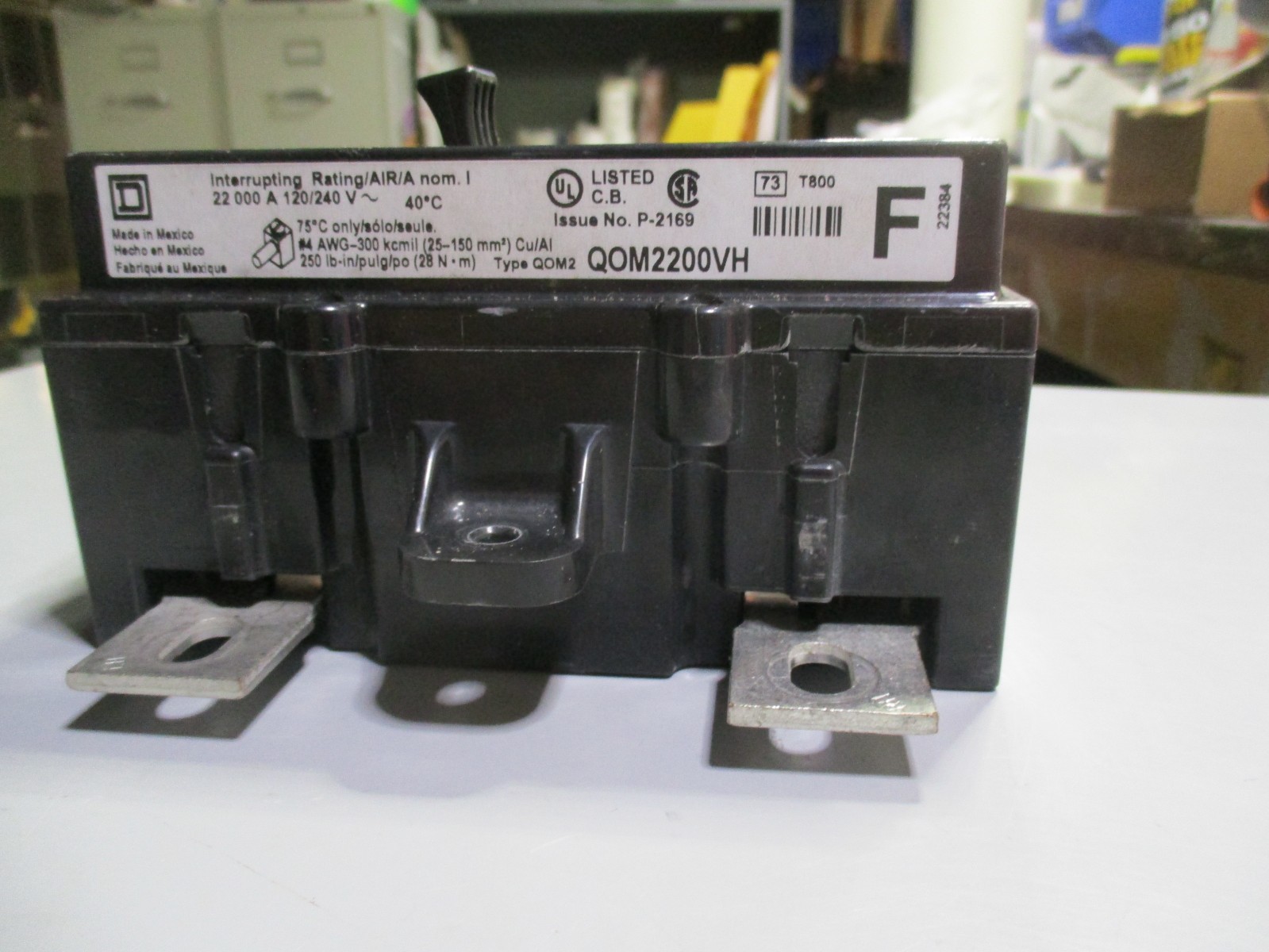 Square D 2 Pole 200 Amp Main Circuit Breaker 120/240 V 50/60 Hz QOM2200VH
