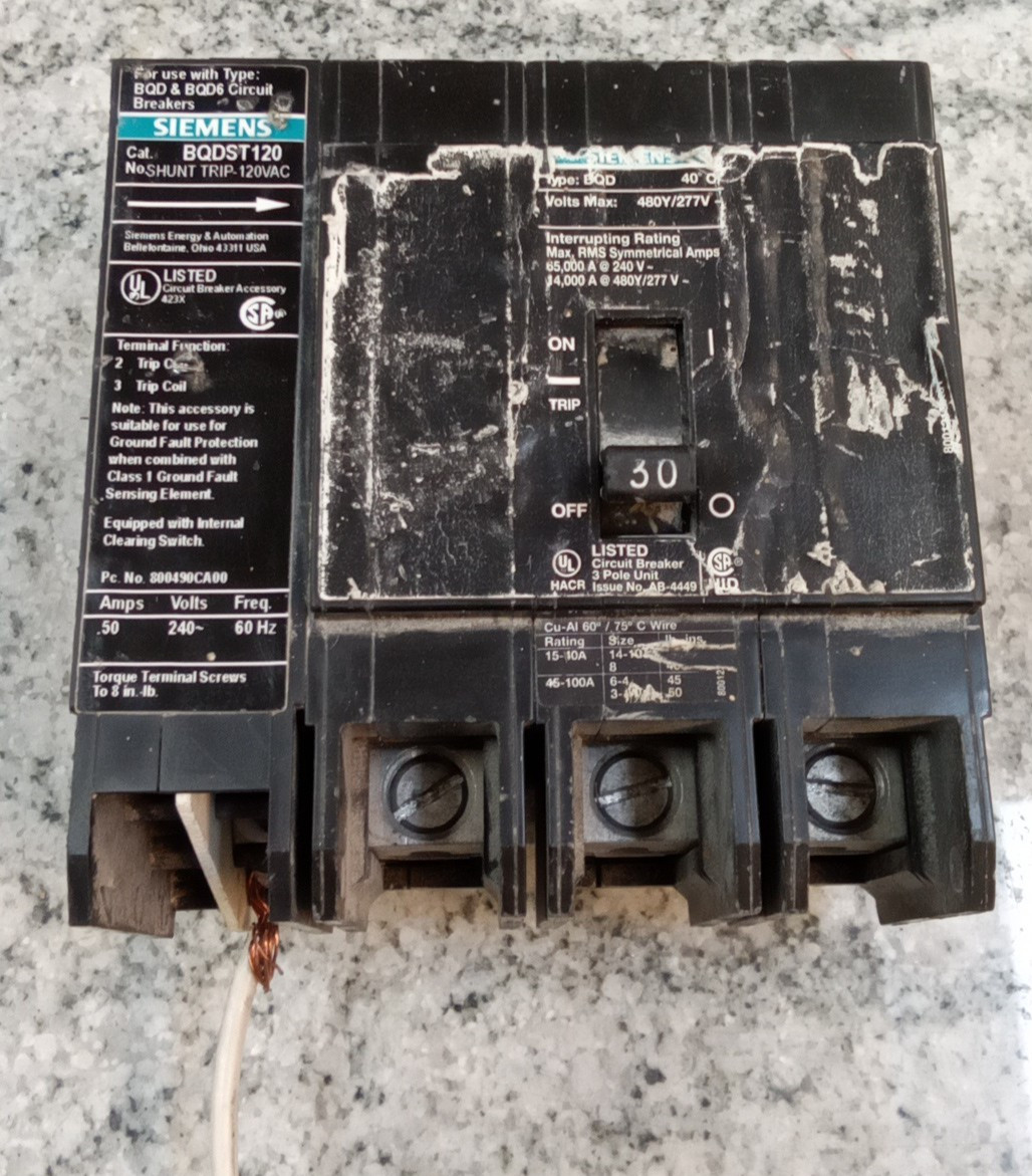 Siemens/BQD330/30A/3P/480Y/277V/BQD/BOLT ON/Breaker W/ BQDST120 Shunt TRIP(22C3