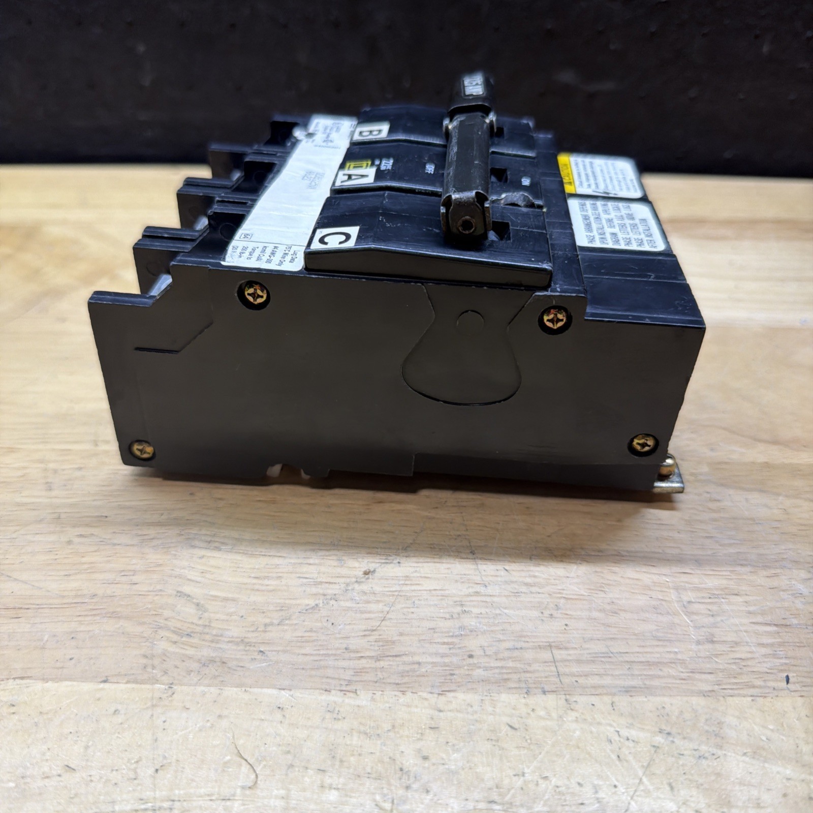 Square D QOB3125VH 3 Pole 125 Amp 22kA 240V Bolt-On Circuit Breaker Tested