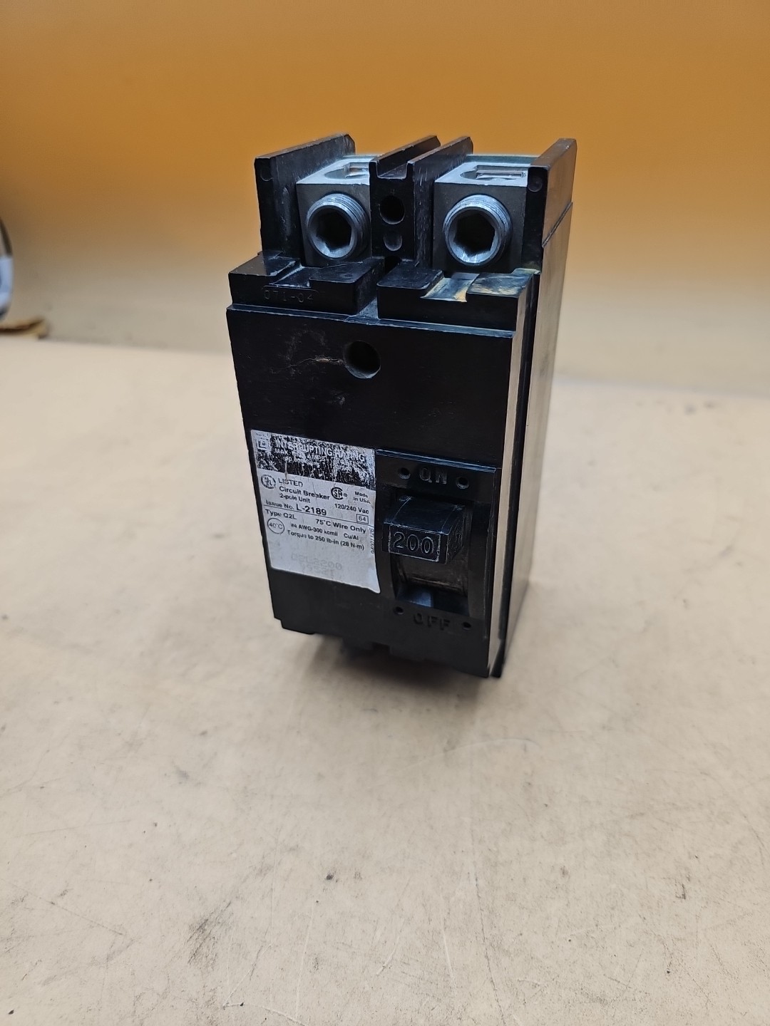 Square D Q2L2200 2 Pole 200 Amp 240 Vac Circuit Breaker