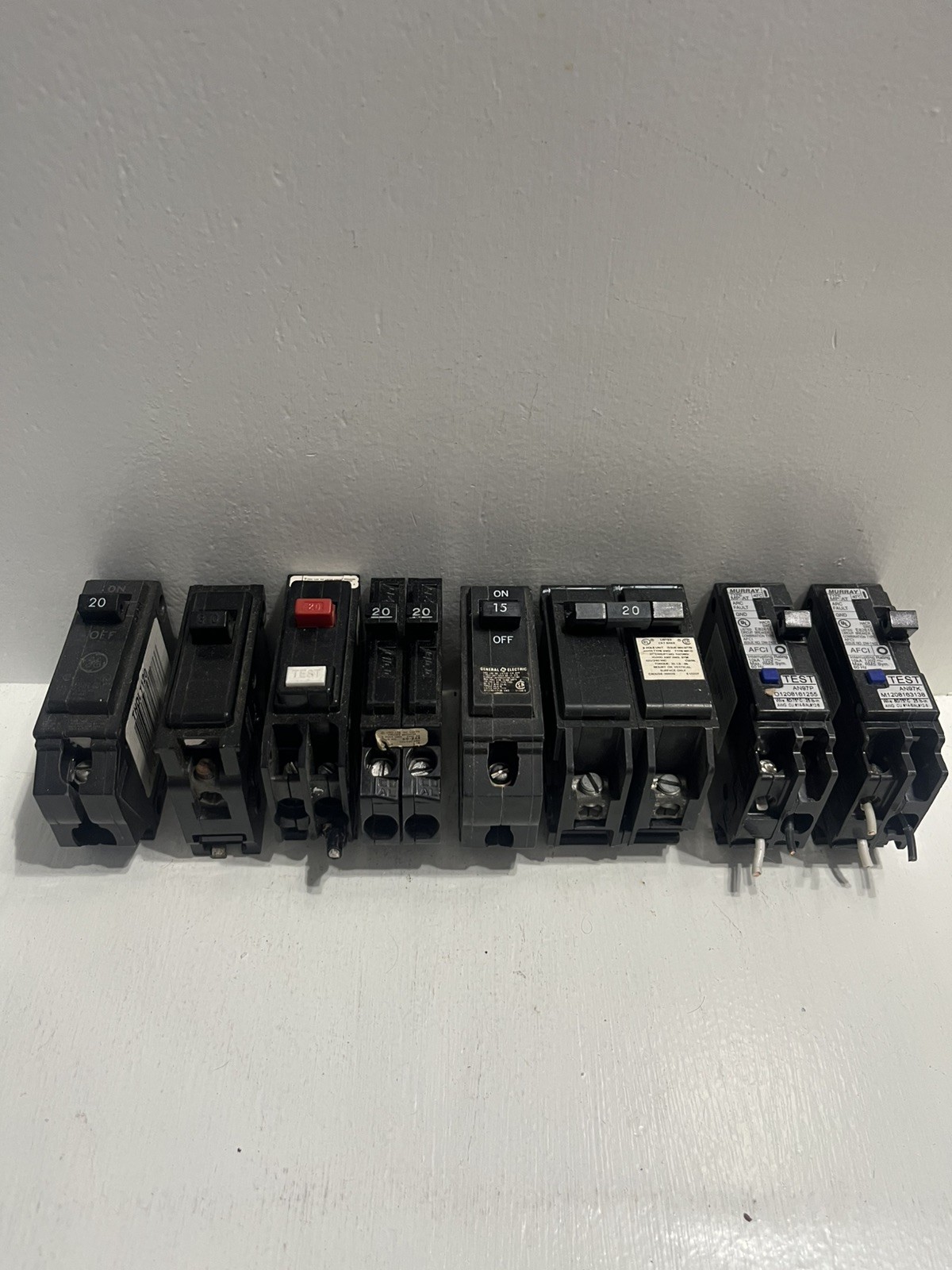 – (8) Used Electric Circuit Breakers Different Sizes And Brands Untested