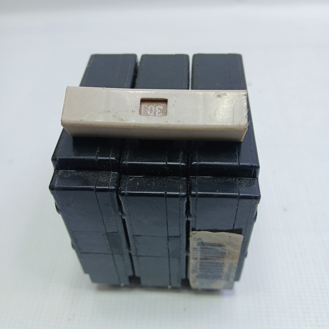 Eaton Type CH3 Class CTL 3 Pole Circuit Breaker 240VAC AL-CU Black UNUSED