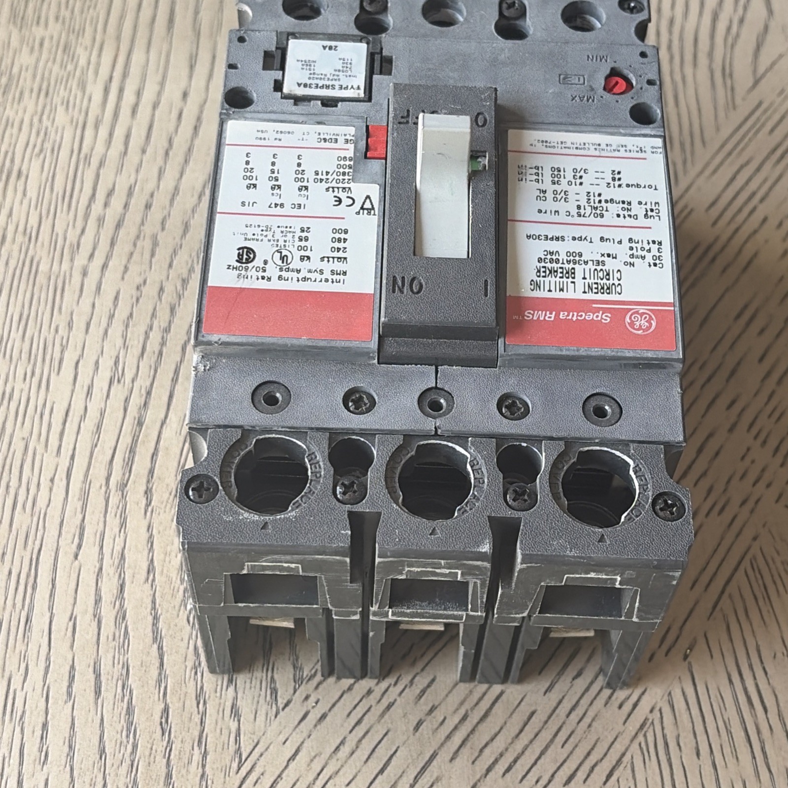 GE Circuit Breaker Spectra 30A 600V Molded Case 20A Fuse Plug