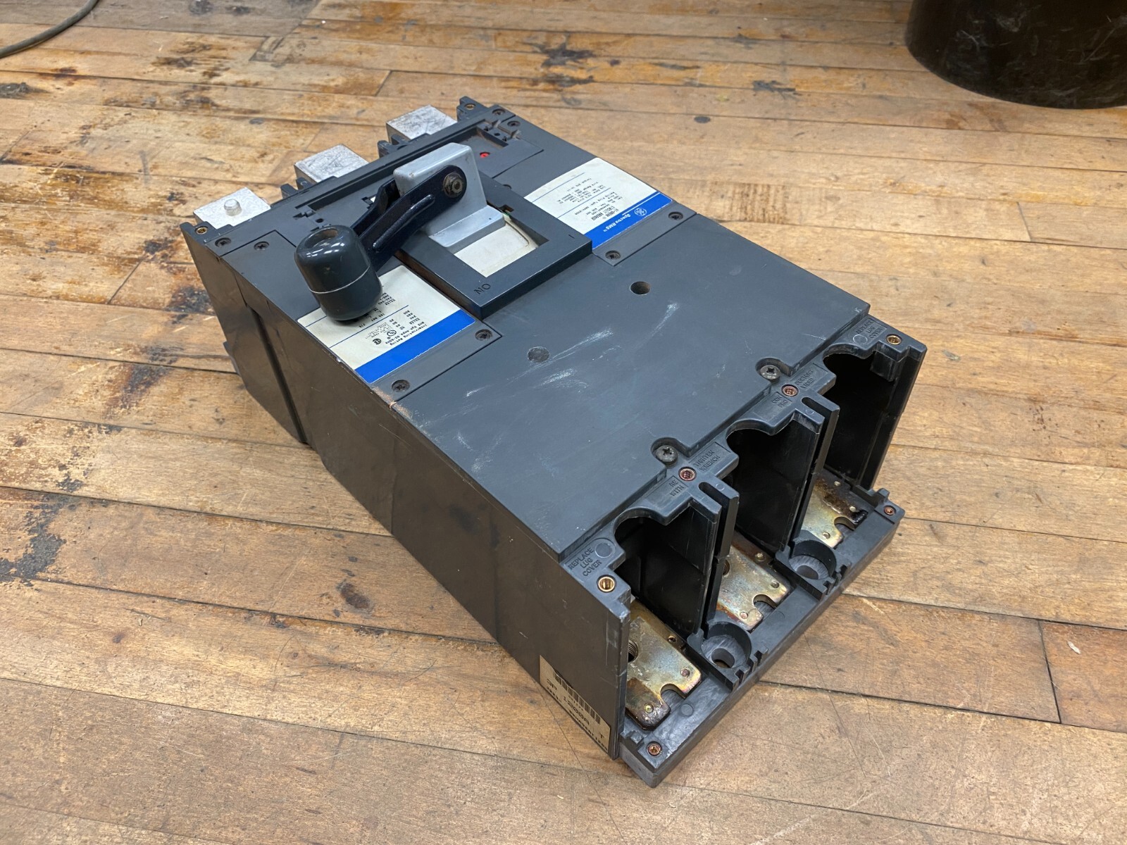 GE SKHA36AT1200 HI-Break Circuit Breaker 1200A 600V 3P 3PH Plug SRP1200A 1000A