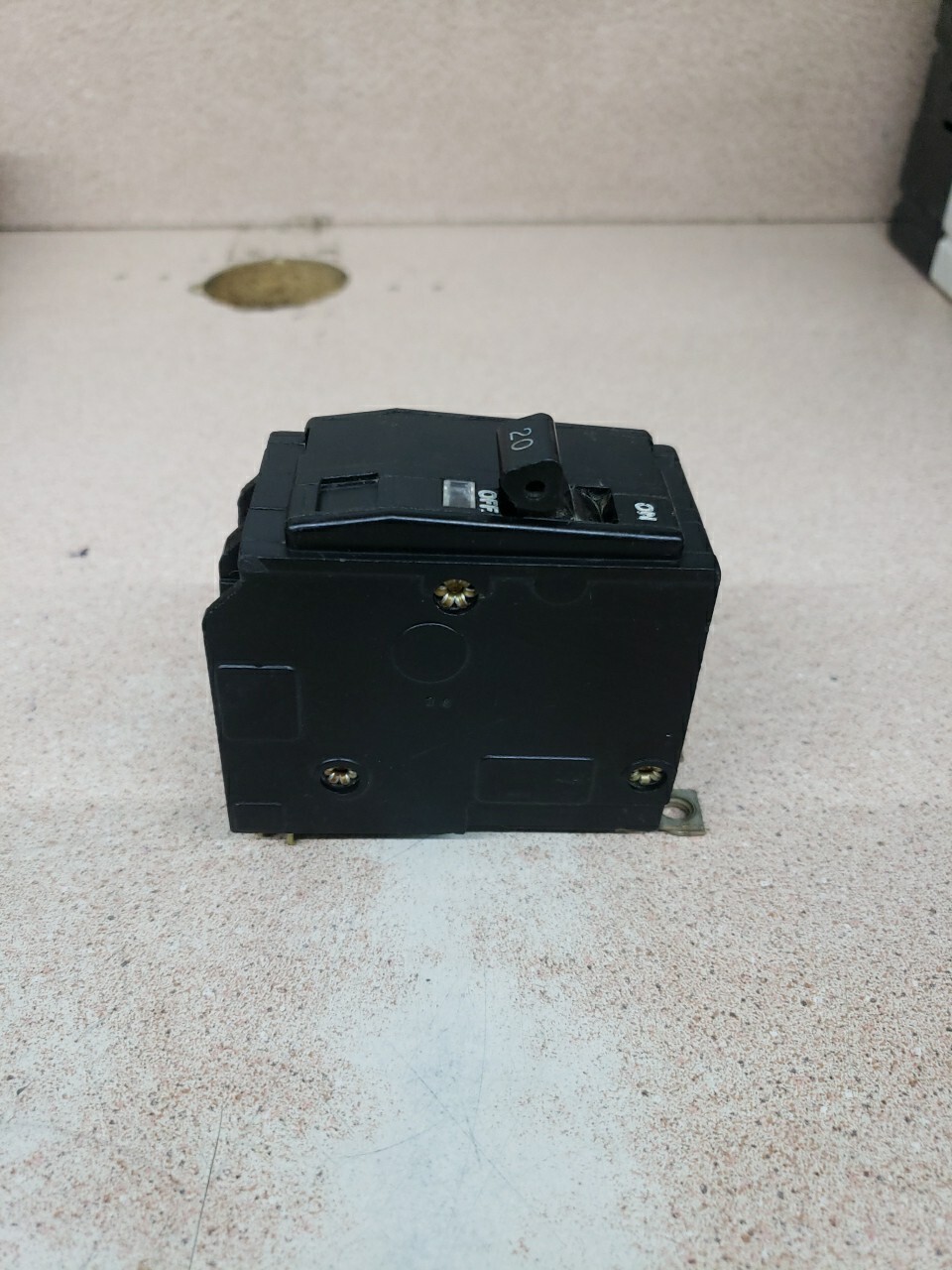 Square D QOB220 2 Pole 20 Amp 120/240v bolt on QOB Circuit Breaker