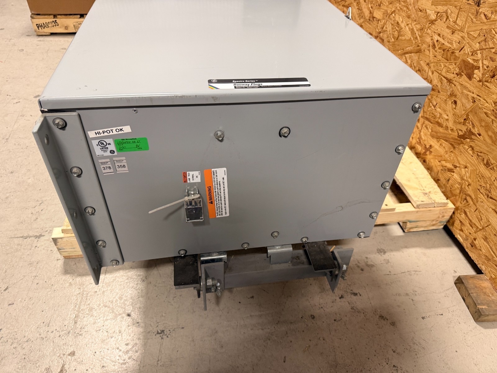 GE/ABB Spectra Busway Bolt-On Tap Bus Plug 1600A Power Break II 1200A Trip