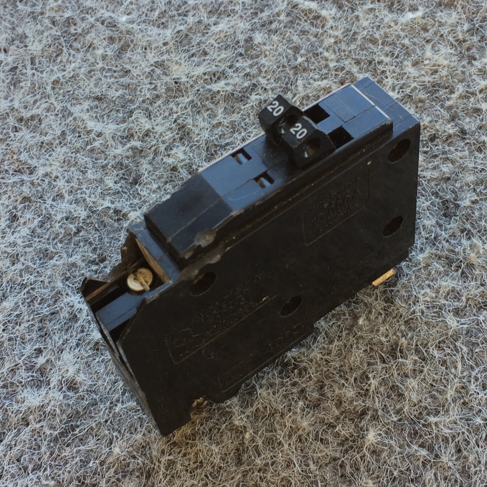 Square D QOT2020 1 Pole Mini 20 Amp Twin Tandem Dual Circuit Breaker With Hook