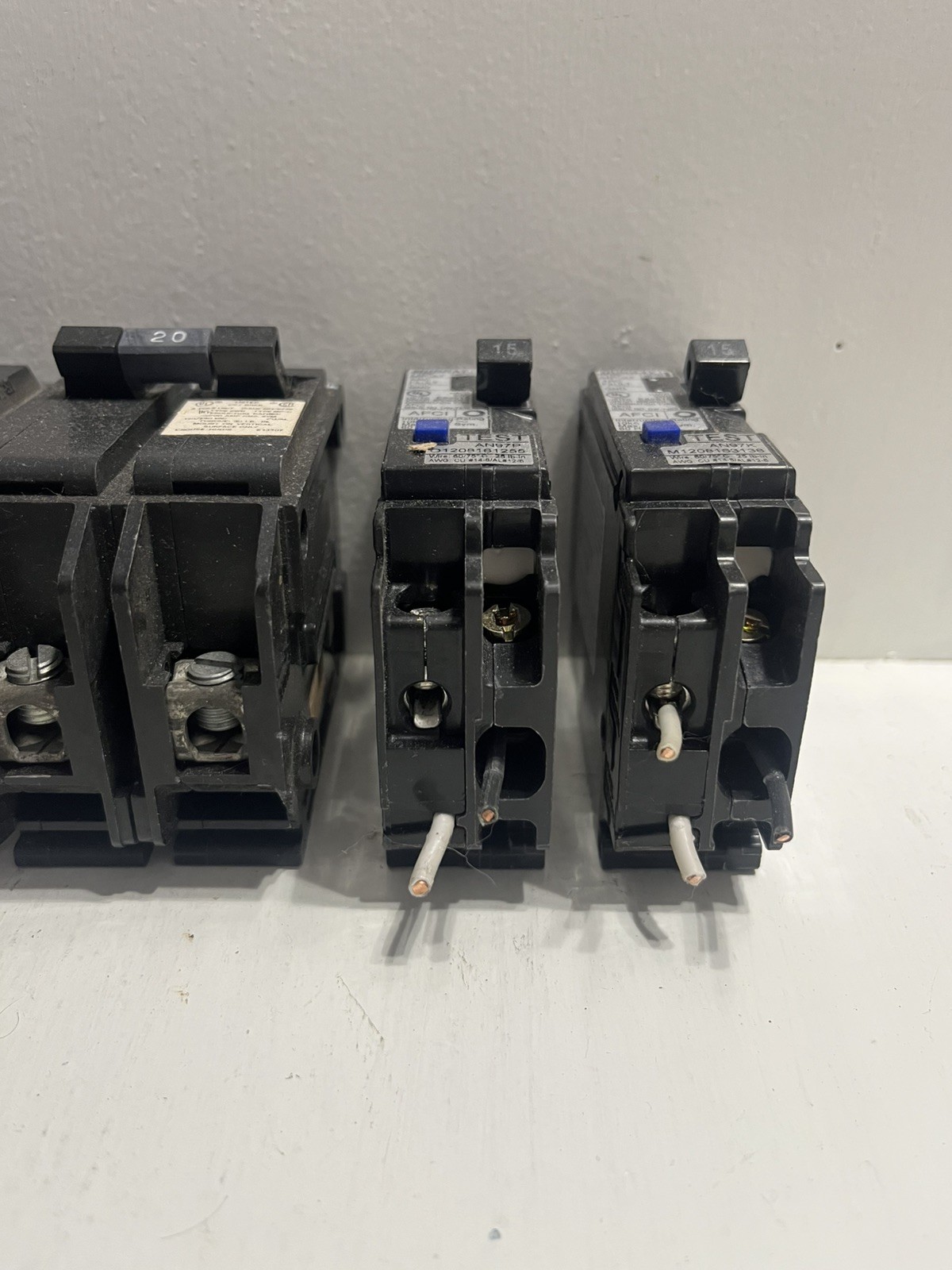 – (8) Used Electric Circuit Breakers Different Sizes And Brands Untested