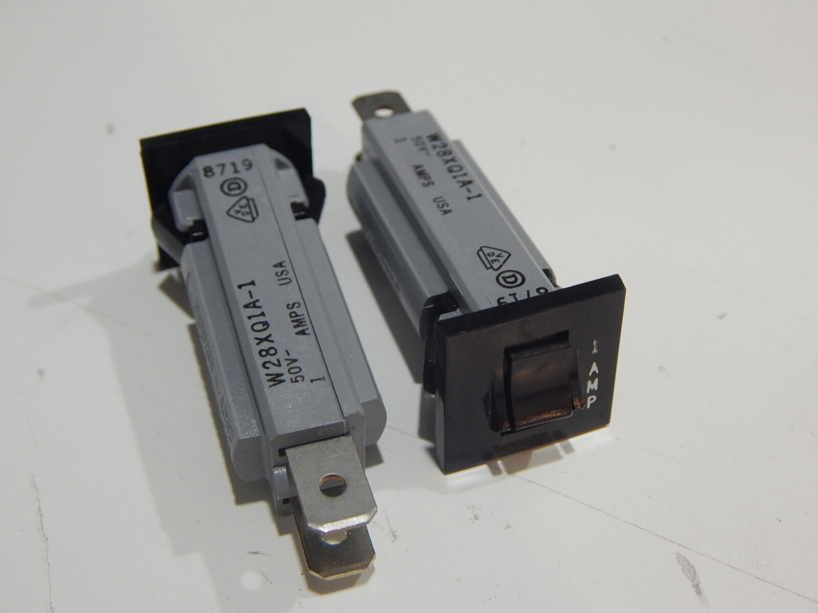 P&B W28XQ1A-1 SINGLE POLE CIRCUIT BREAKER 250V 1 AMP PANEL MOUNT – LOT OF 2