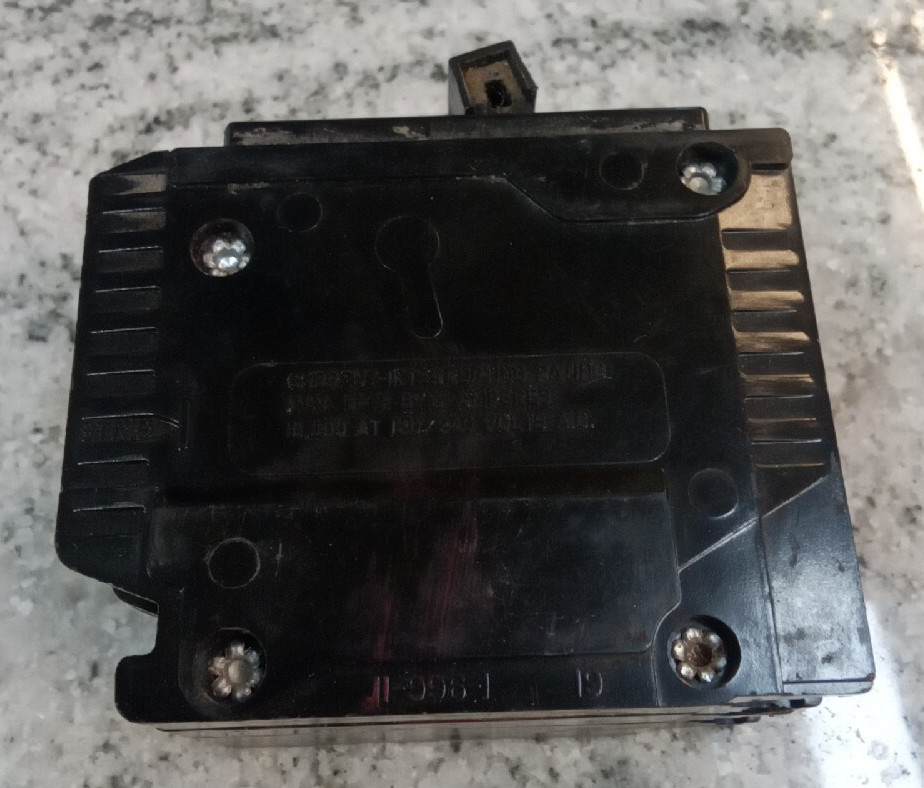 CHALLENGER/BREAKER/C230/30A/2P/ 120/240V/COMMON TRIP /TYPE C/ GROVE/USE(B6D1