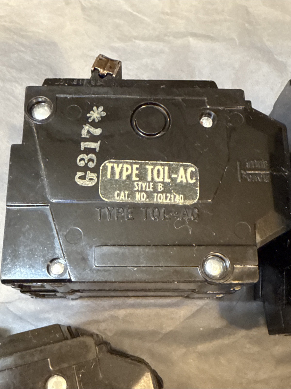GE Lot Of 7 Breakers (3)-1 Pole 15Amp 20Amp (4)-2 Pole 15Amp 40Amp 60Amp