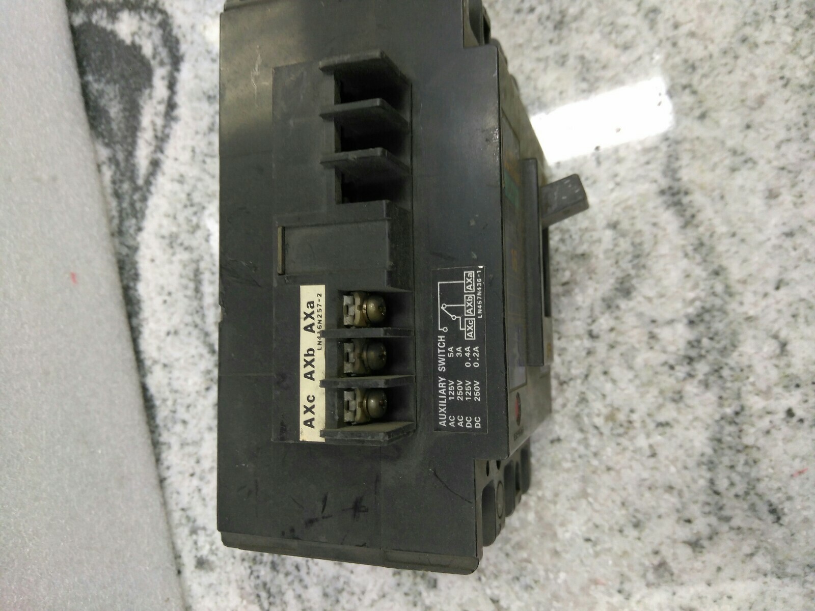 Mitsubishi Motor Breaker, MB30-SS, 16Amp, 3 Pole, 500VAC / AUXILIARY (22DB2