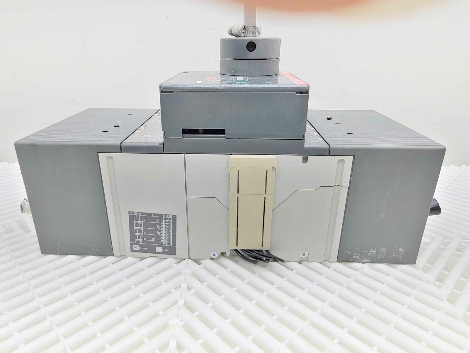 ABB SACE T4L 250 Four-Pole Circuit Breaker w/ Lever, no handle