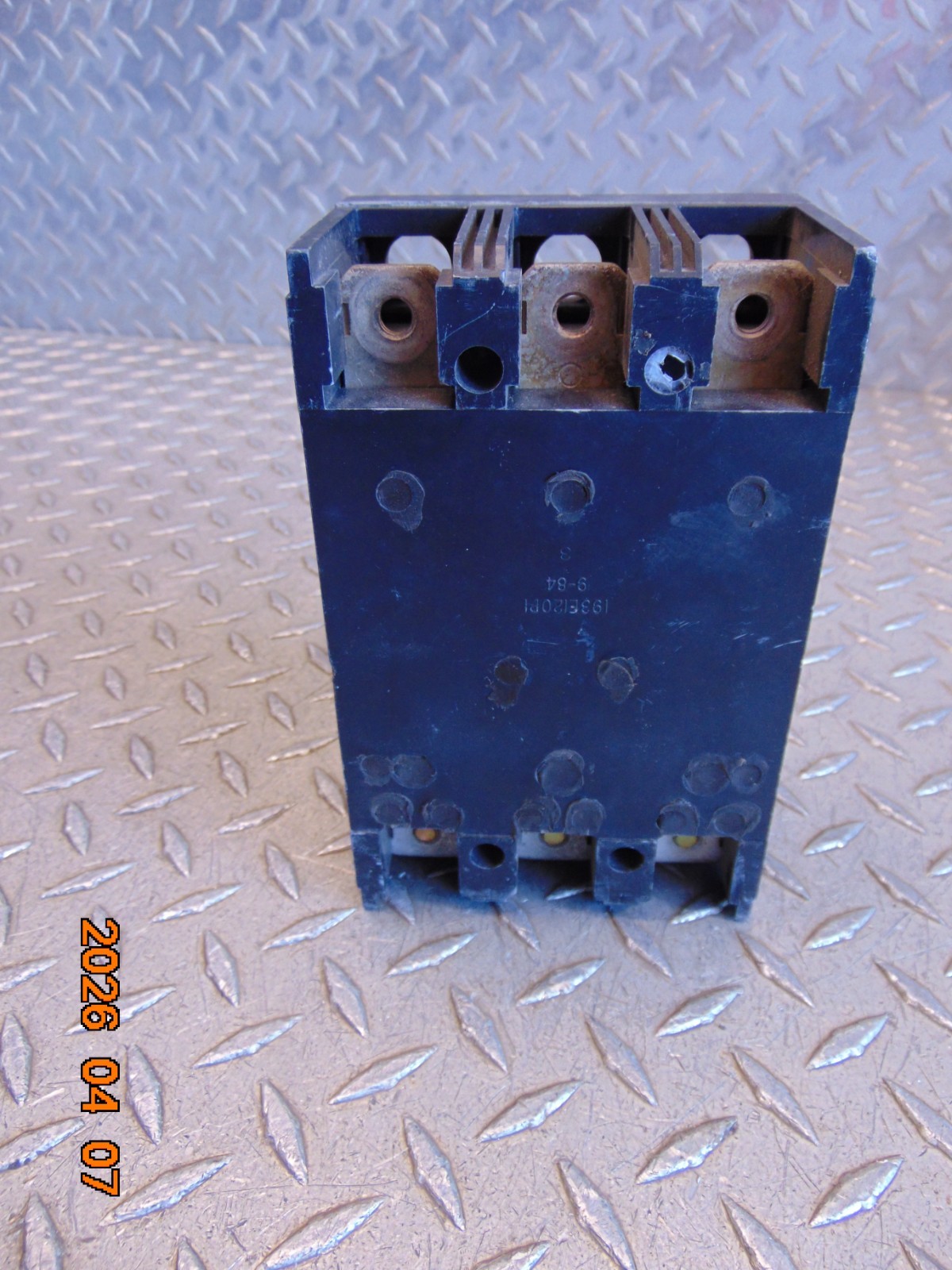 GE TQD32225 225A 225 AMP 3-POLE CIRCUIT BREAKER 240VAC