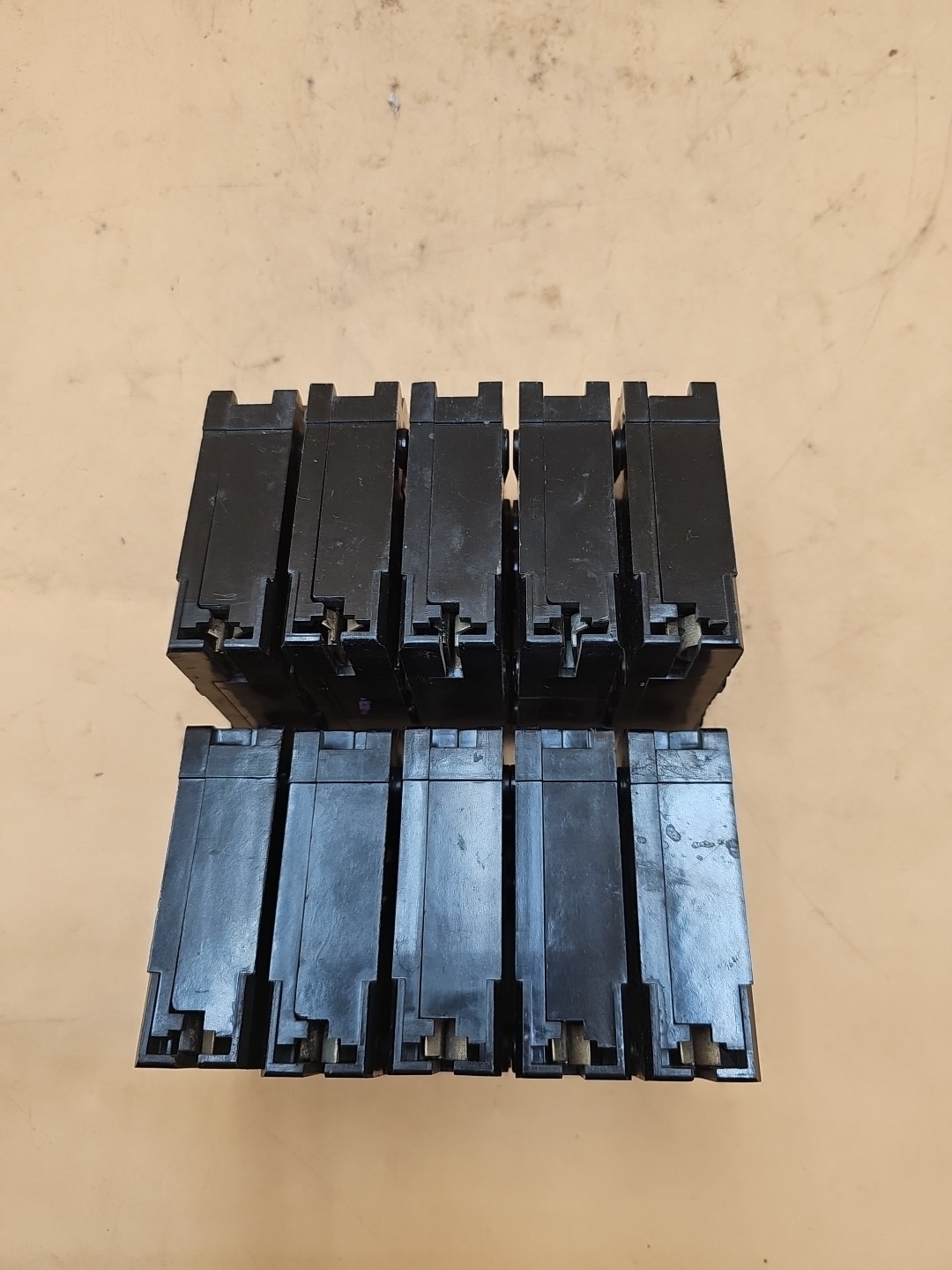 LOT OF 10 Bryant BR115 1 Pole 15 AmpType BR Plug On Circuit Breakers