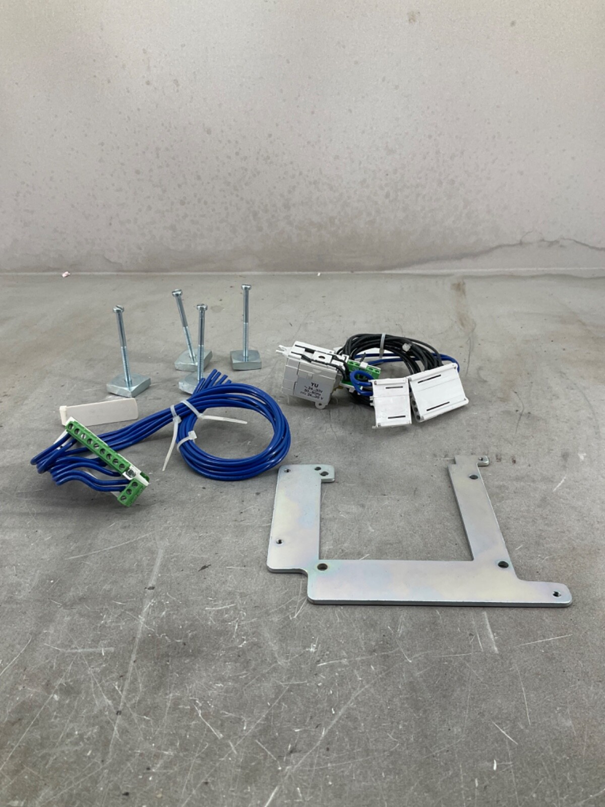 NEW ABB TMAX KT6M4 MOTOR OPERATOR 110…125V 50/60Hz FOR T6 BREAKERS
