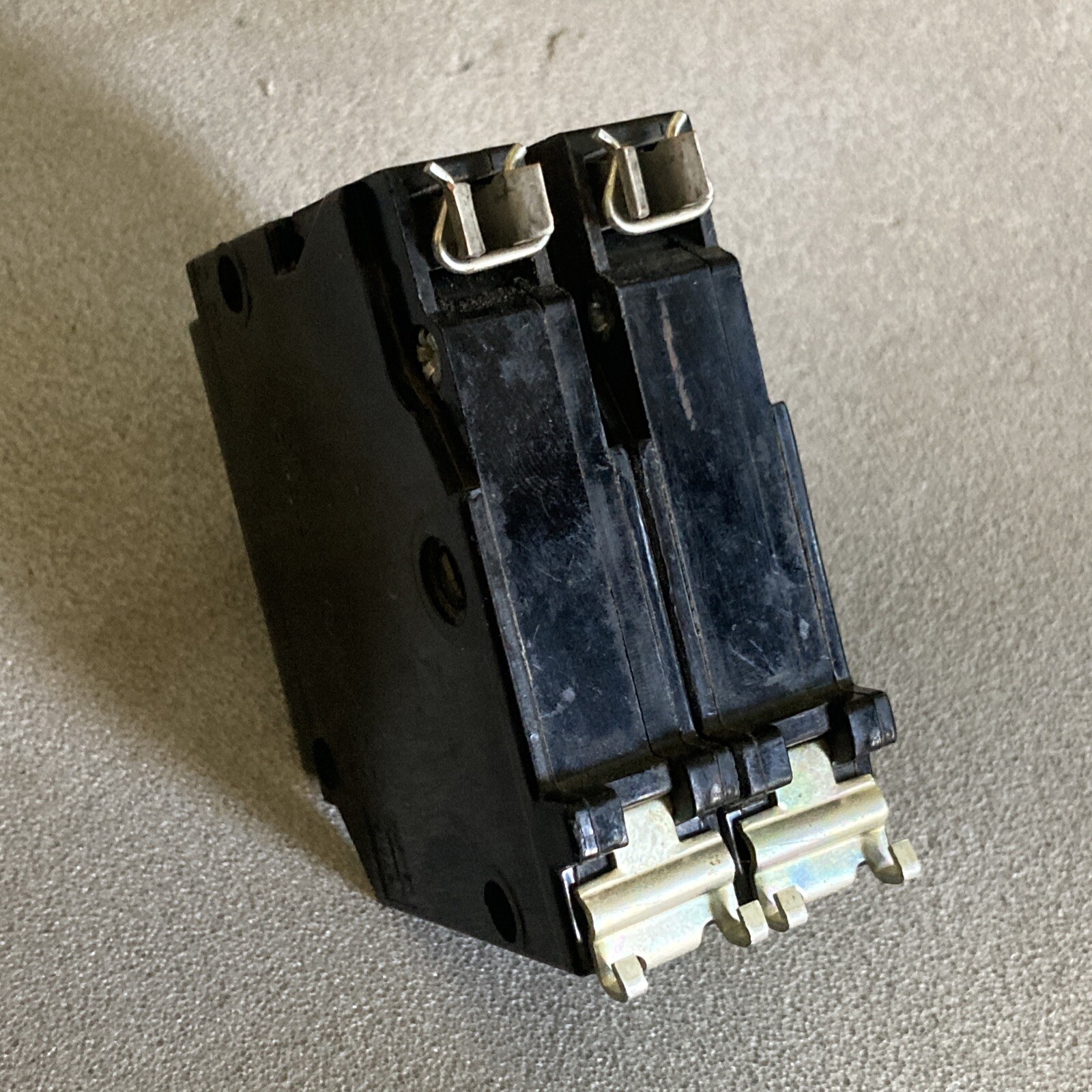 Cutler Hammer CH240 Circuit Breaker CH-240 CHF240 CH10240 Metal Foot HALF NOTCH