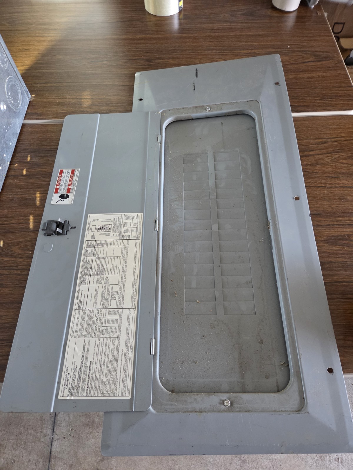 Cutler-Hammer 3BR3042L200 Type 1 Enclosure 200 Amp 208Y/120V 3 Phase 4 Wire