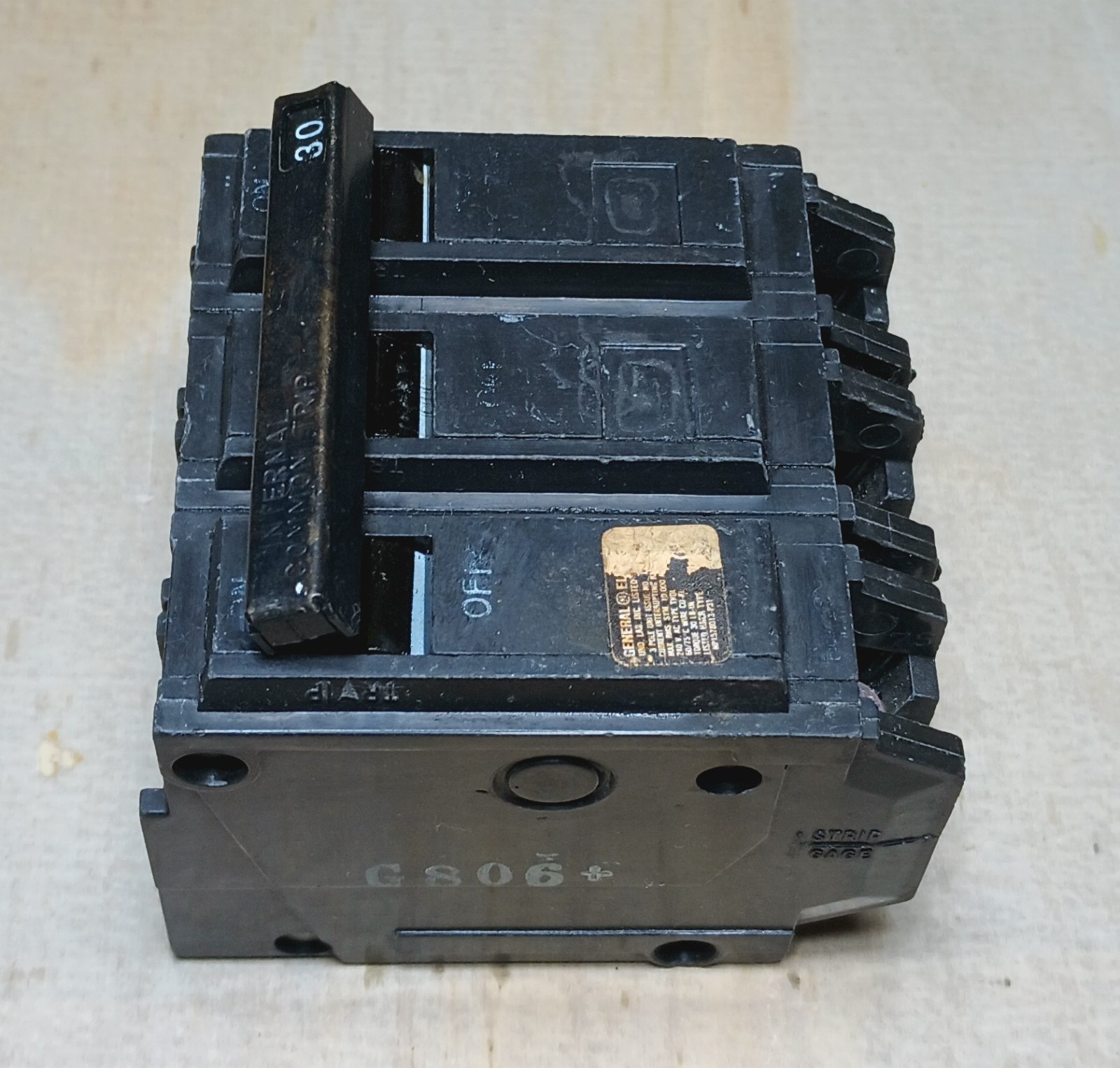 GE THQL32030 Circuit Breaker