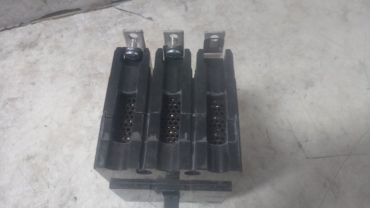 GE TEY390 277/480VAC 250VDC 90 Amps 3-Pole Molded Case Circuit Breaker (C)