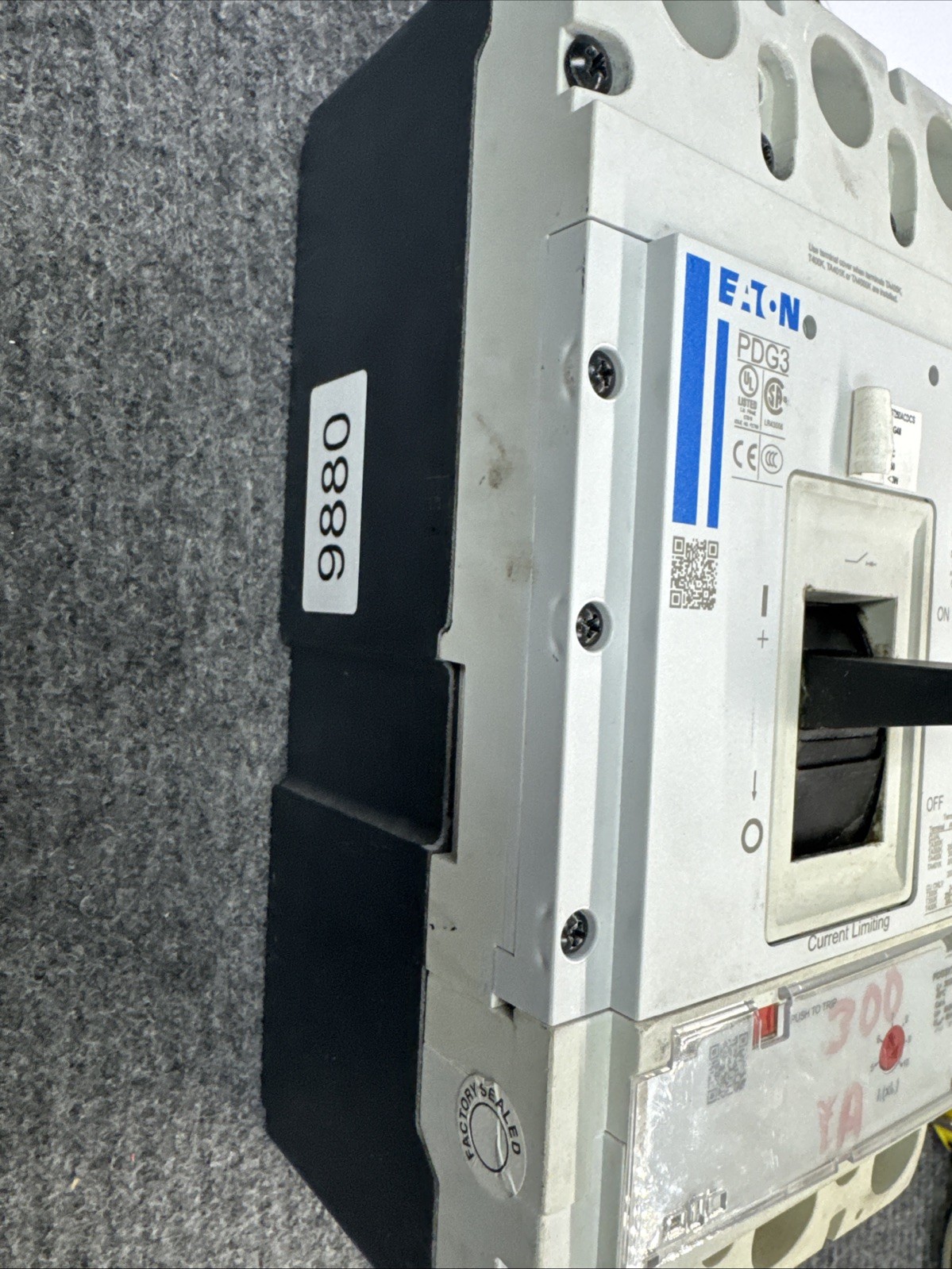 EATON Circuit Breaker PDG3XST250ACDCS PDG3 300A 200KA 400A Frame 3 Pole Phase