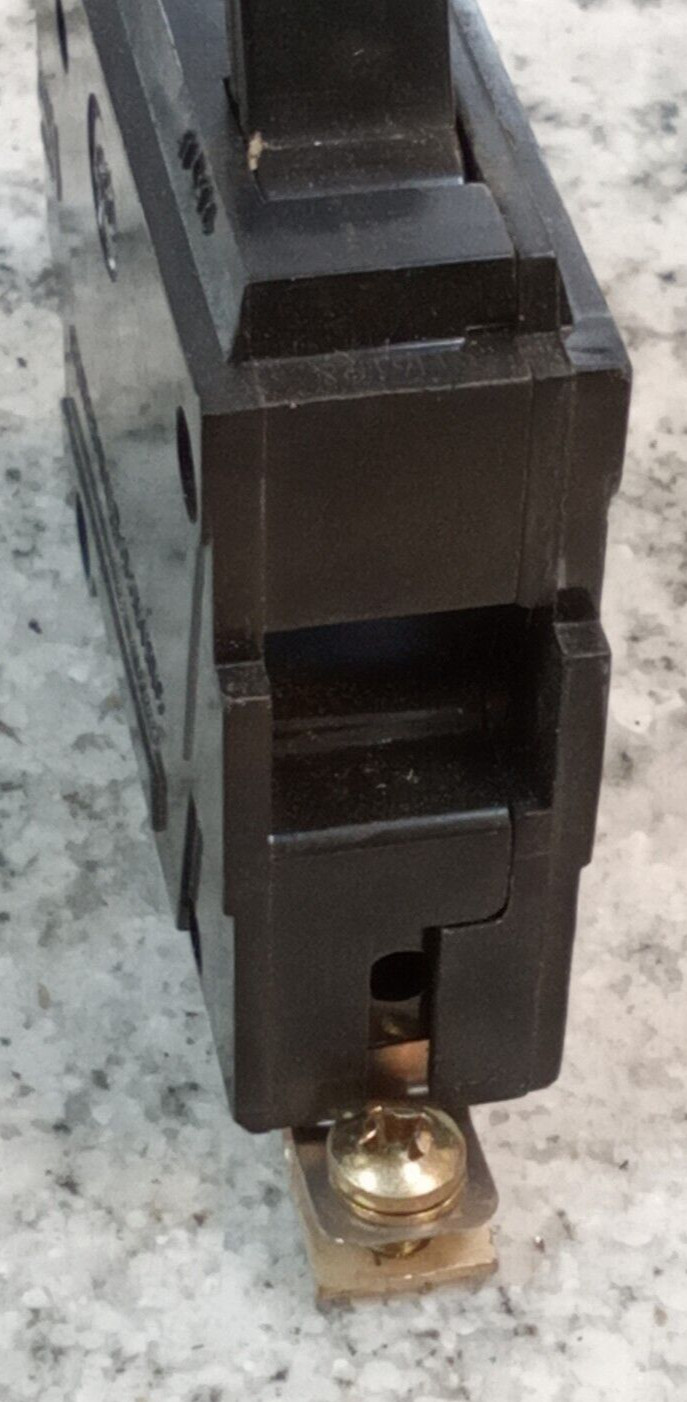 GE/BREAKER/THQB1120/20A/1P/120-240VAC/TYPE THQB/BOLT-ON/GROVE /NEW(L216
