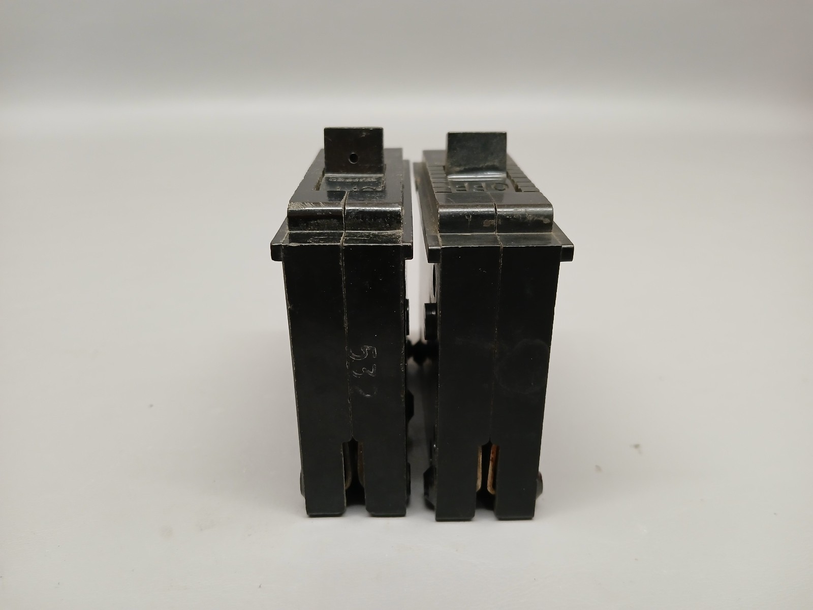GE TQL1120 Single Pole 120/240 Volt 20 Amp Plug-In Circuit Breaker lot of 2