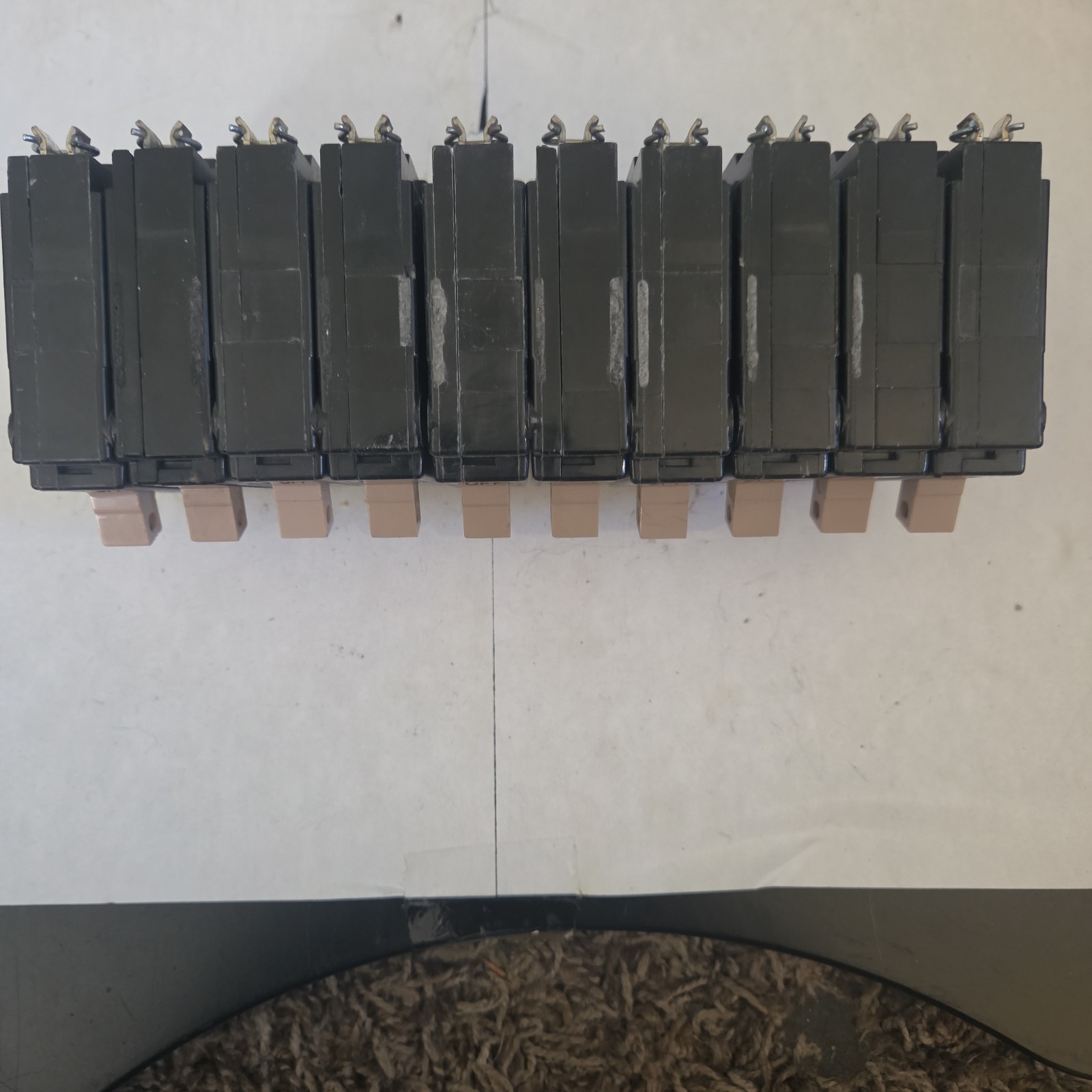 LOT OF 10 Cutler Hammer CH120 Swd Circuit Breakers 1 Pole 20 Amp Plastic Foot