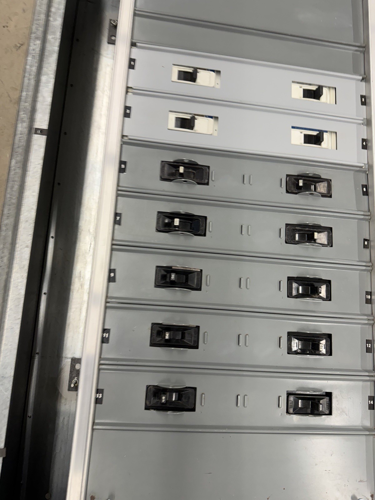 Main Lug Panelboard 1200A 3 Phase 4W Bottom/Top Feed W/Breakers 120/208V Panel
