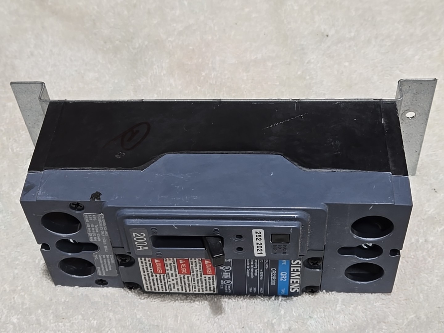 Siemens QR22B200 Circuit Breaker 200A 2P 240V QR2