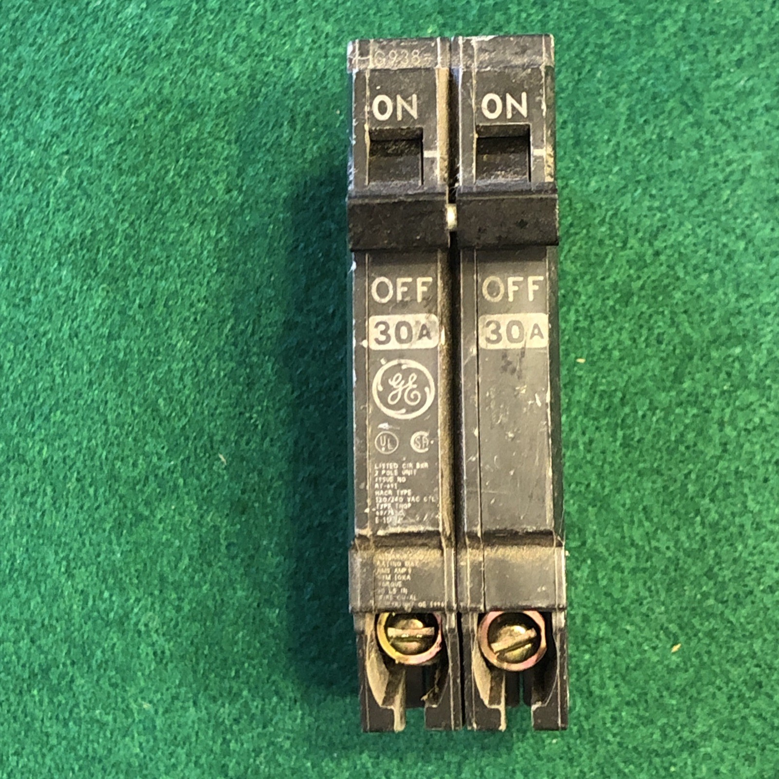 Square D QOT2020 QO2020 1 Pole Mini 20 Amp Tandem Dual Circuit Breaker (clamp On