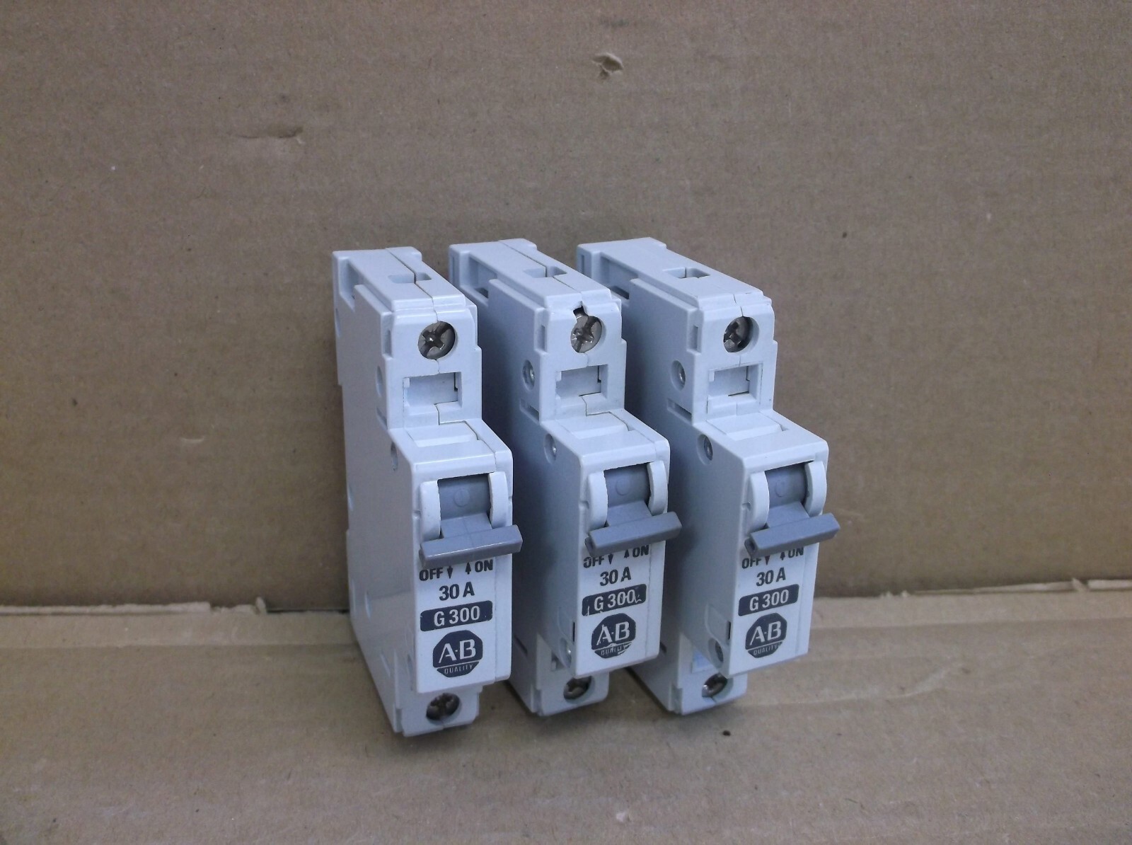 1492-CB1G300 B Allen Bradley NEW 30A Circuit Breaker Protector 1492CB1G300