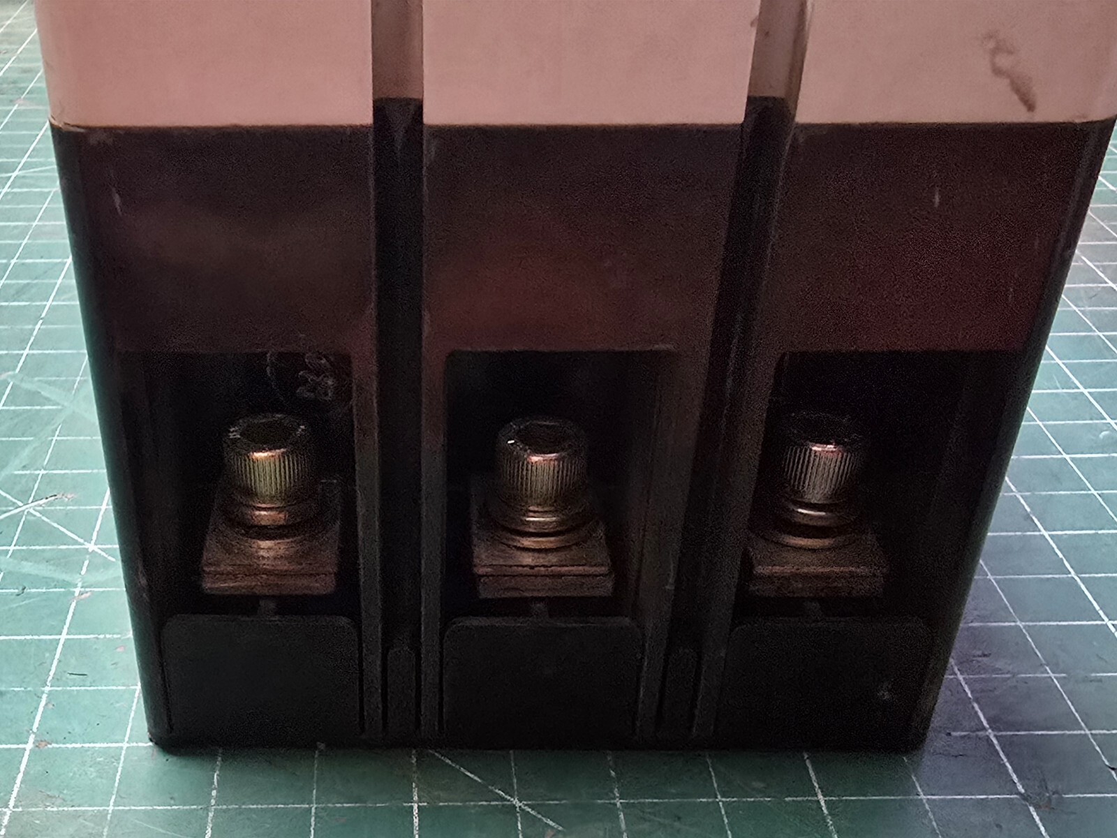 140M-JD8P-D14-W (A) Allen-Bradley 140M-JD 250 Amp 600V 3P Breaker