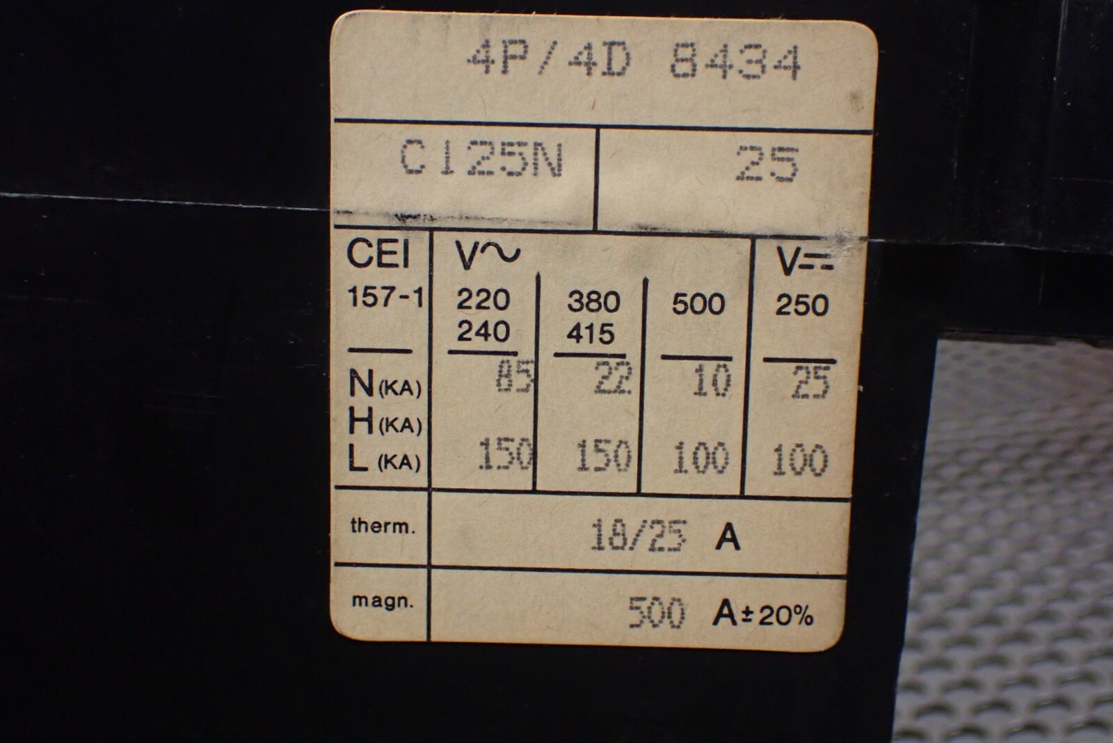 Merlin Gerin C125N Circuit Breaker 660V 22kA 380/415V 25kA 250V Used See Pics