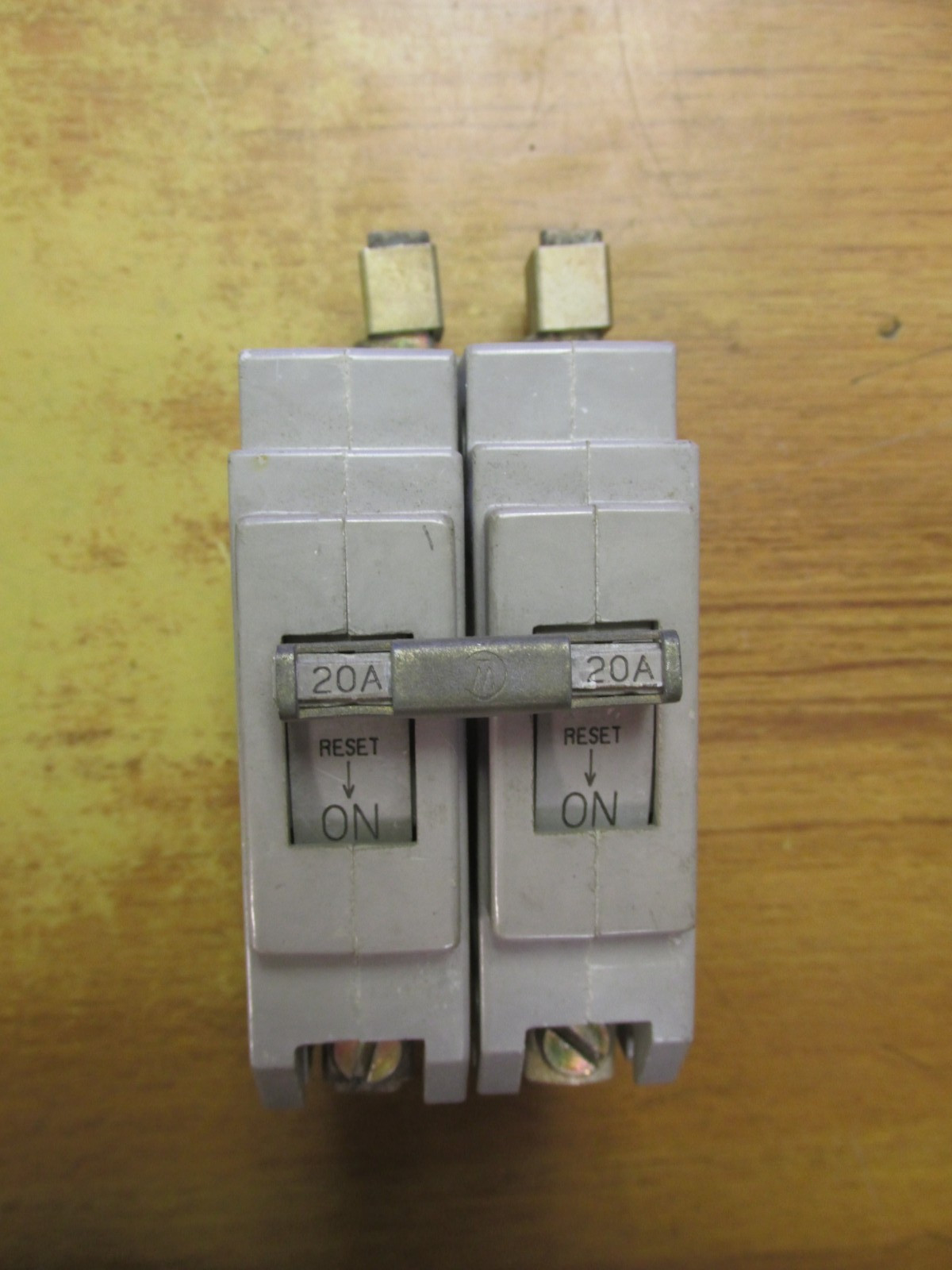 WESTINGHOUSE CIRCUIT BREAKER 2P, 20A, CAT# ALB-1 .. LL-42