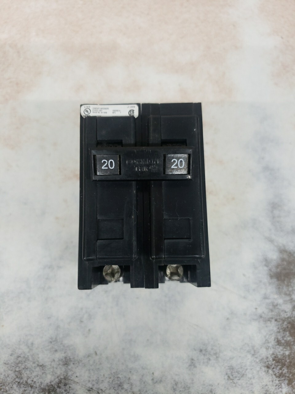 Eaton 20A 2-pole 22ka 120/240v Breaker QBHW2020 W#
