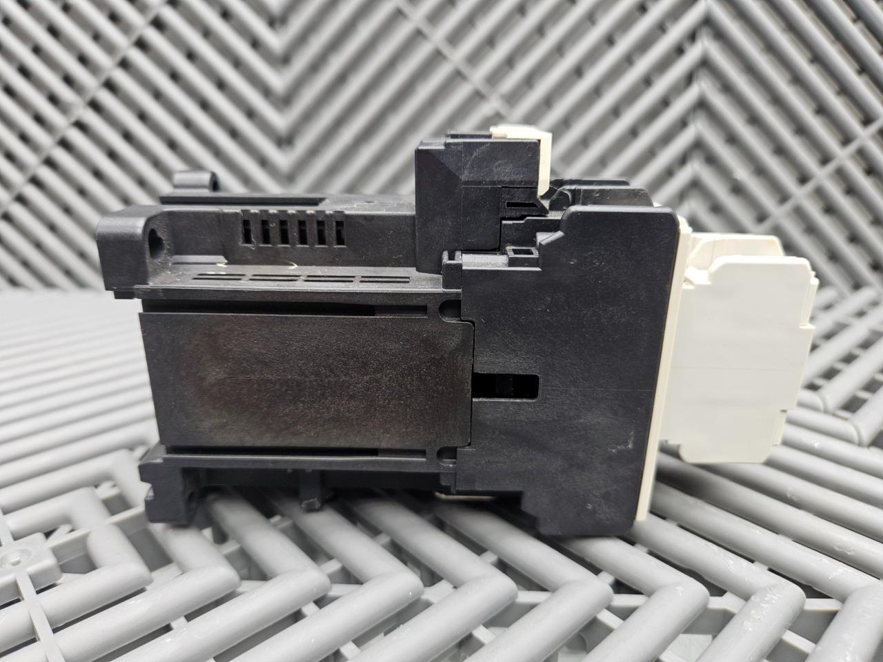 Fuji Electric SC-E05/G Electromechanical Relay Contactor 32A w/ SZ-A11/T Contact