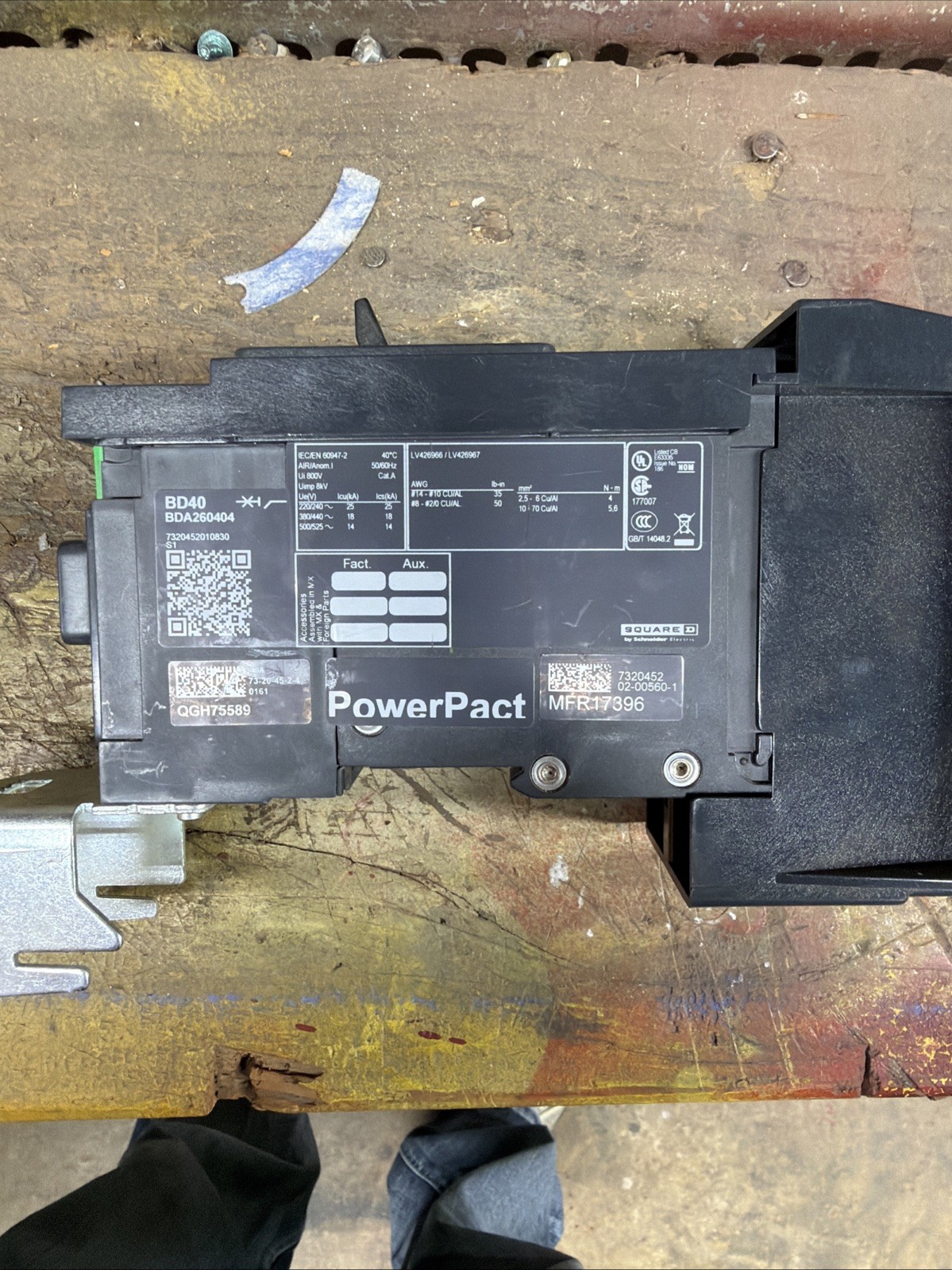 Square D BDA260204 (BD20) Circuit Breaker 20 Amp 2 Pole 120/240 Volt NEW NO BOX