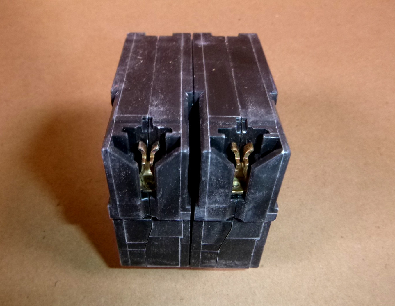 THQL2120 G.E. 20-Amp 2-Pole 120/240VAC Circuit Breaker (Lot of 5) New In Box