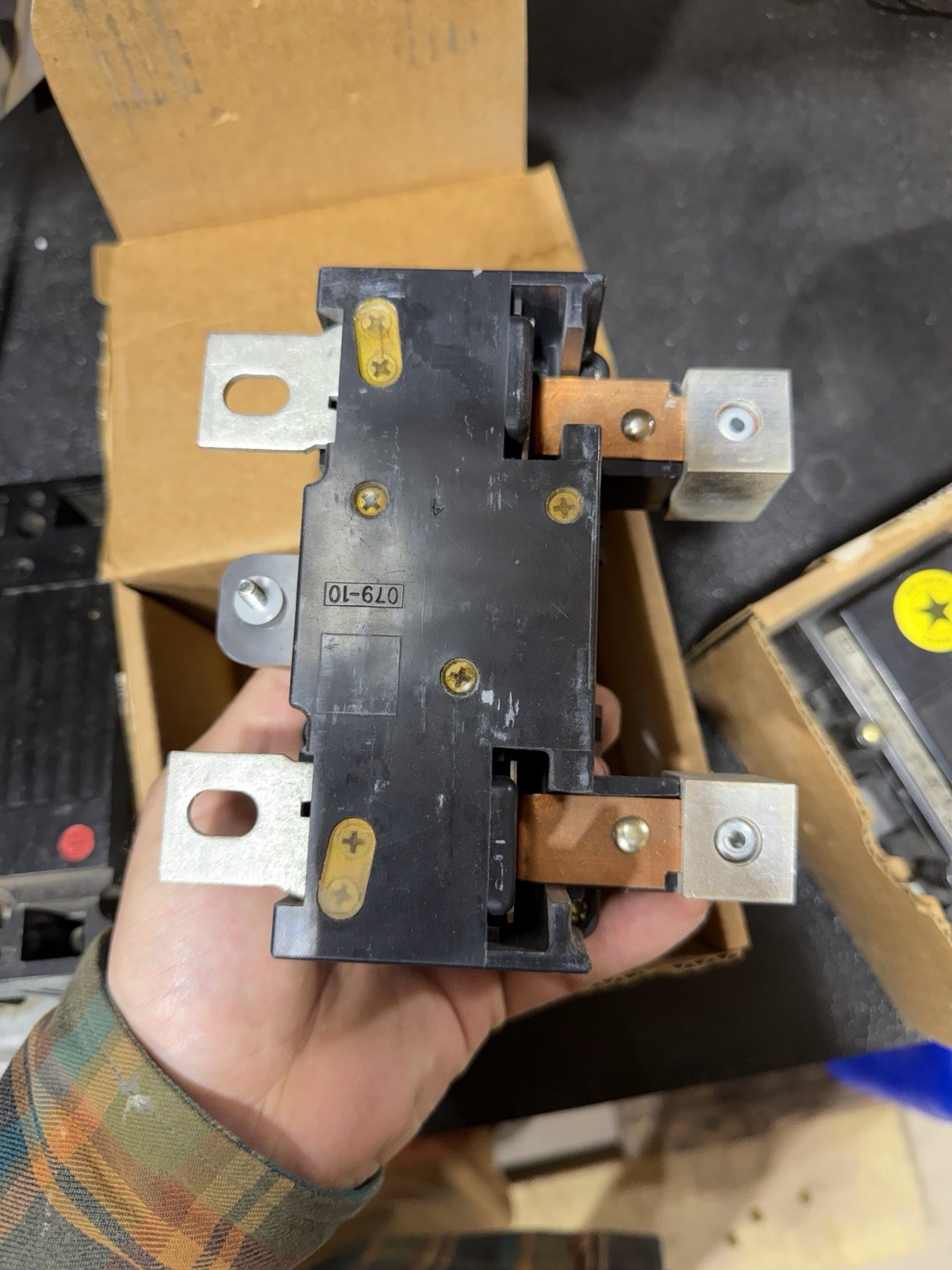Square D QOM2200VH 200A 2-Pole 120/240V Bolt-On Molded Case Breaker Al/Cu