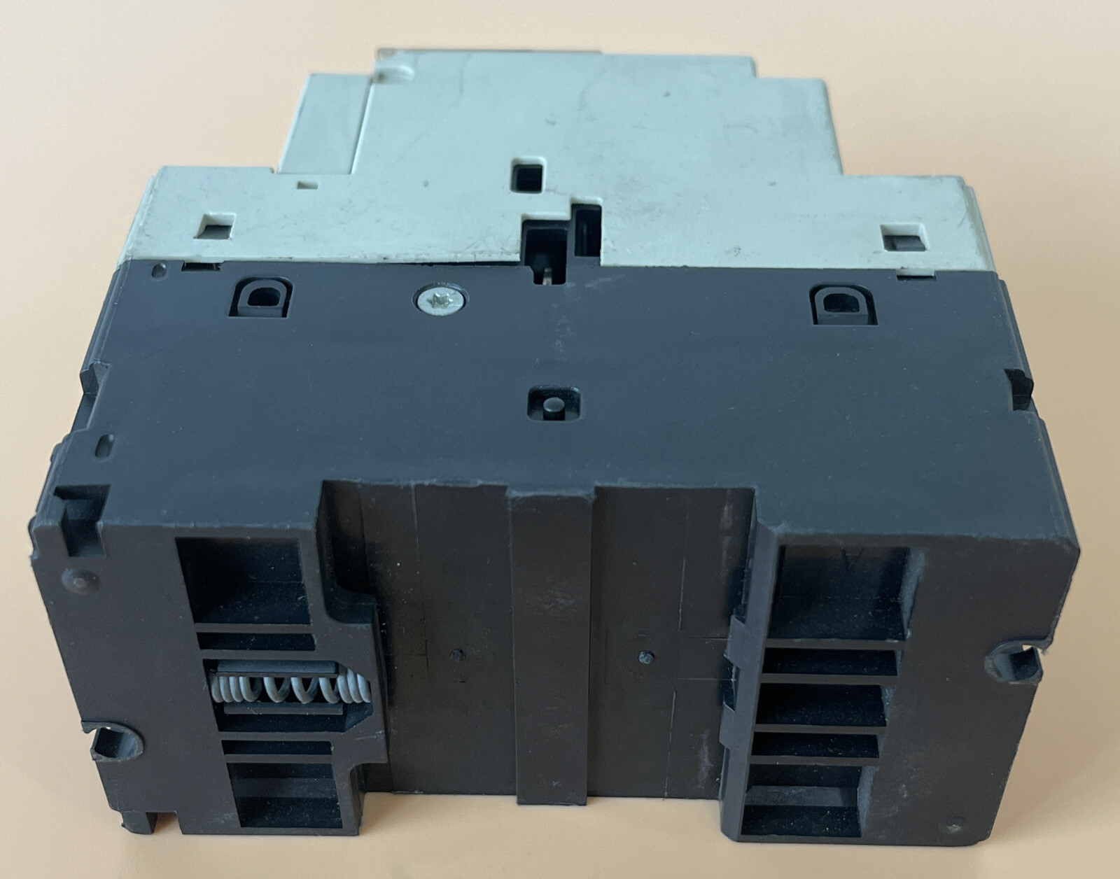 NEW OLD STOCK- Telemecanique GV2-P08 2.5-4A 690V 50/60Hz Starter Coil + Warranty