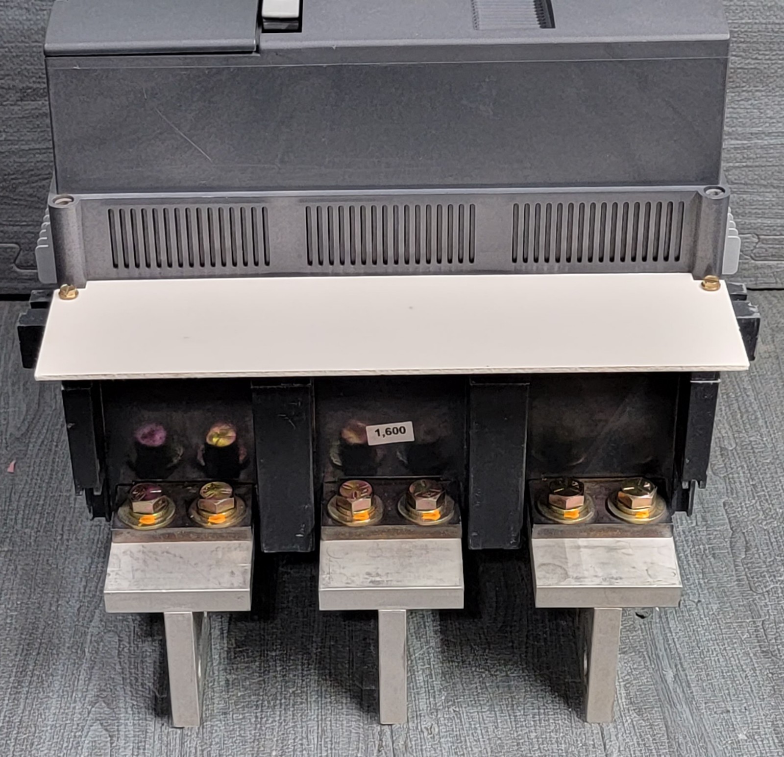 GE Power Break II SSF16D216 3 Pole 1600 Amp 600v Circuit Breaker D216LIT1 Trip
