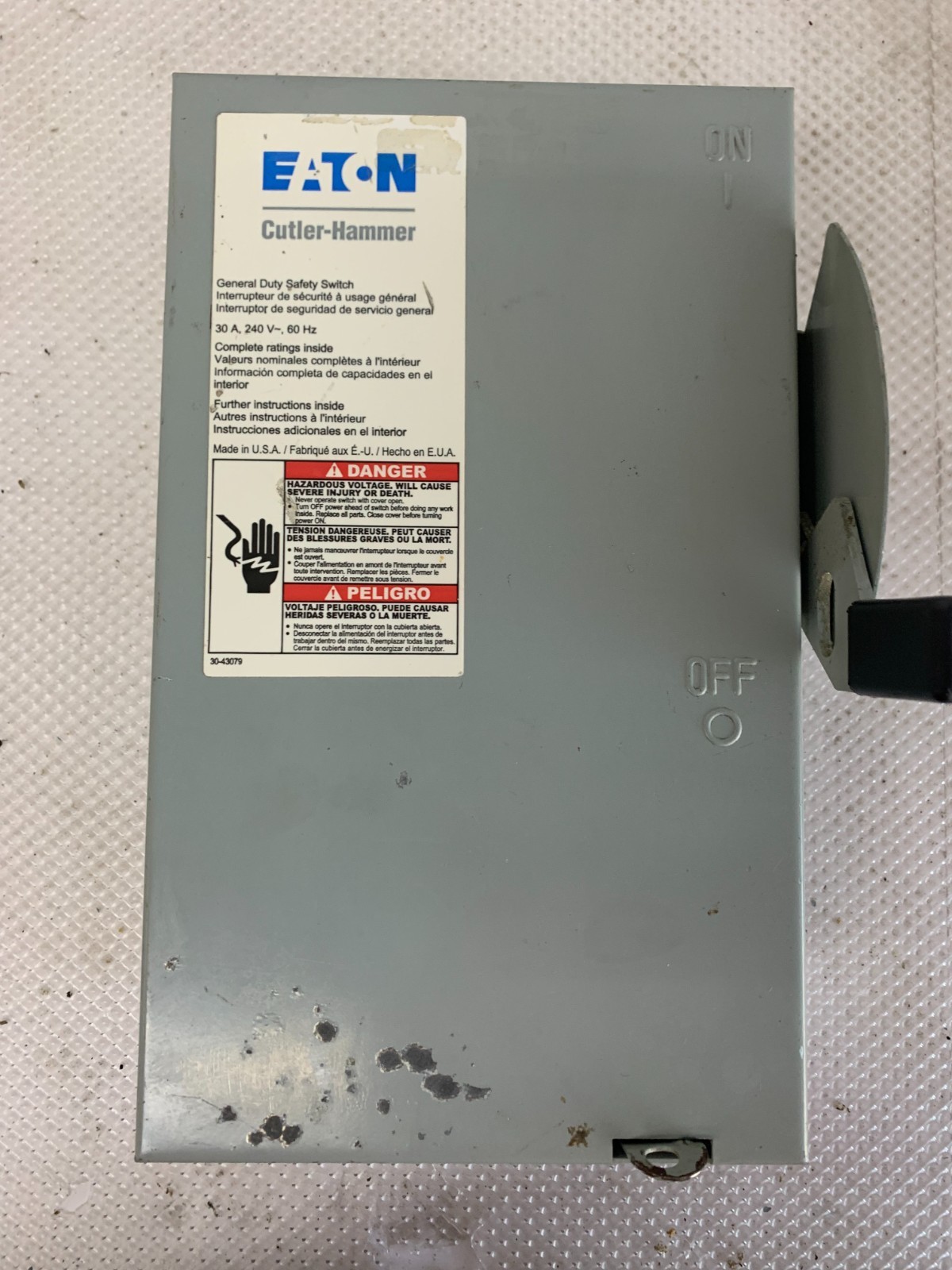 EATON DG321NGB 30 AMP 240 VOLT 3 PHASE FUSIBLE INDOOR DISCONNECT..D-2251