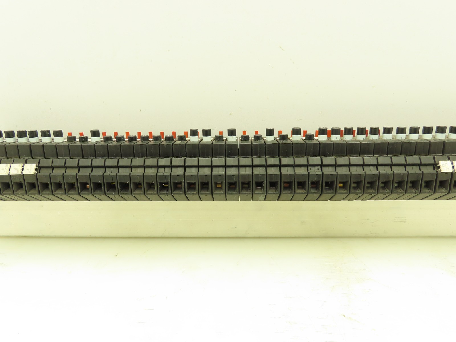Allen Bradley 1492-GH015 Din Rail 1.5A Circuit Breaker Ser B 250V Lot of 57