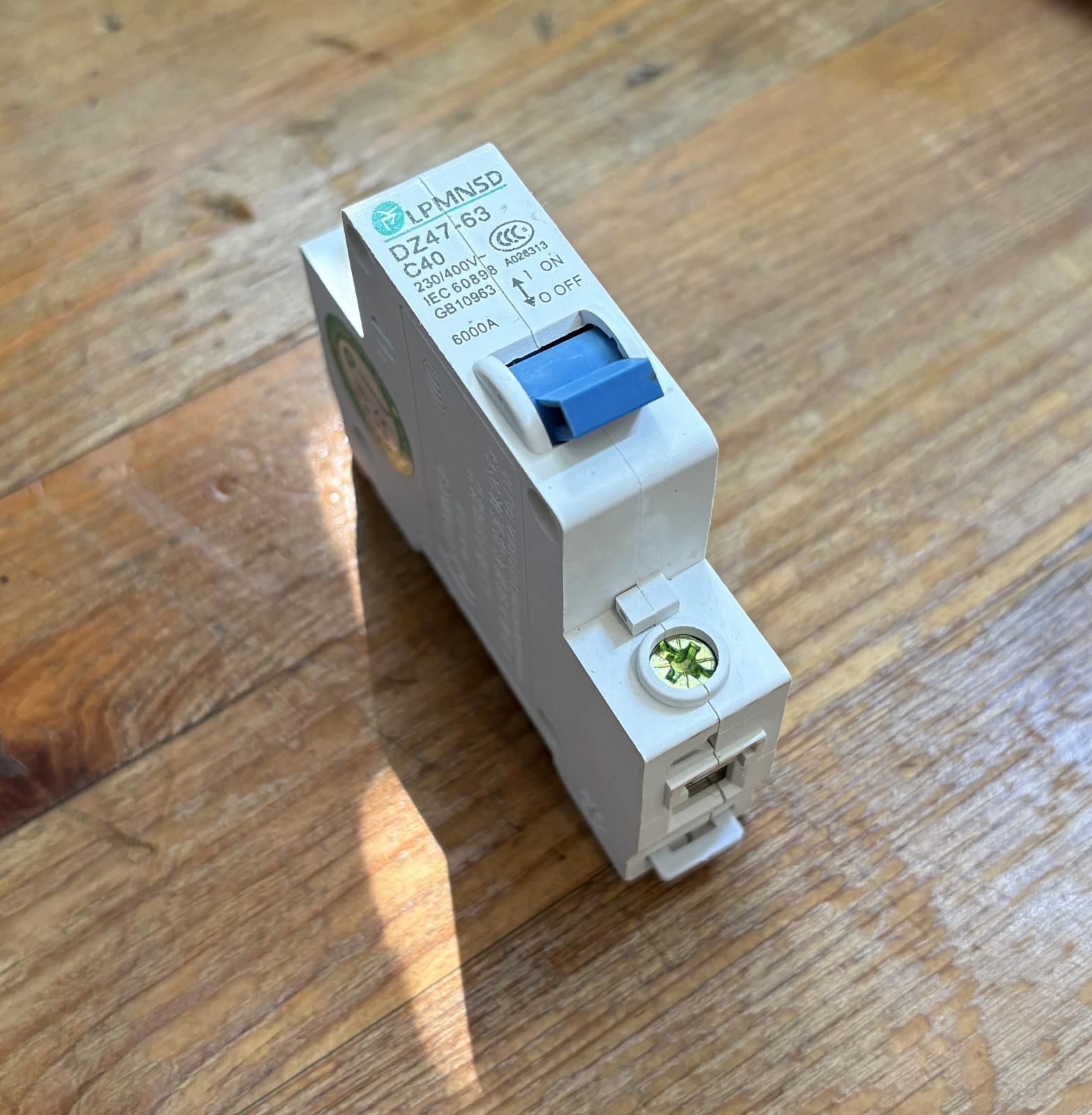 NEW DZ47-63 C40 Miniature Circuit Breaker 1-Pole 40A 230V AC DIN Rail Mount