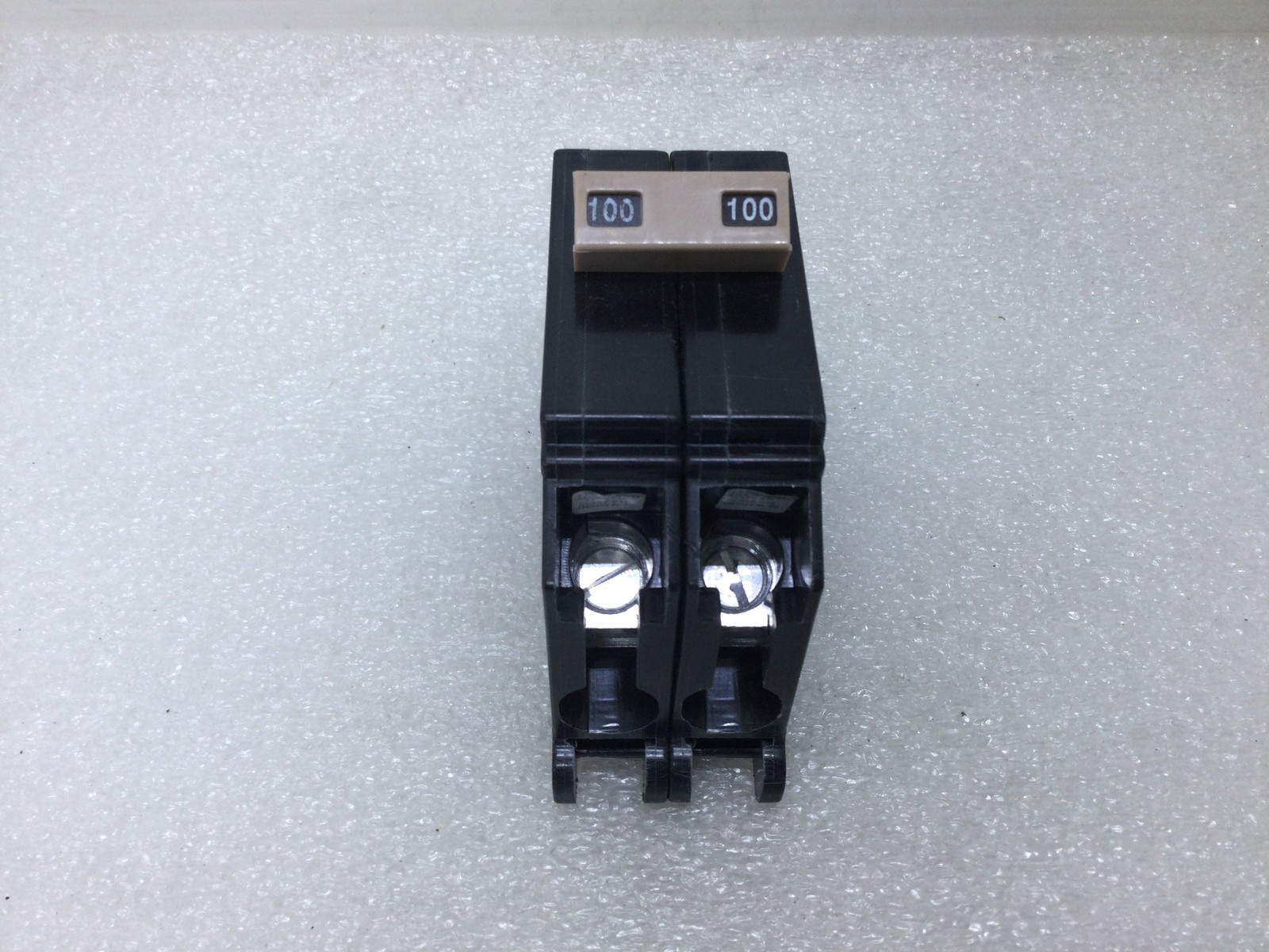 Cutler Hammer CH2100 100 Amp 2P 120/240v Plastic Foot Circuit Breaker – Flawed