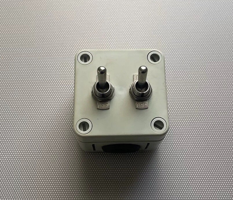 Mil-Spec Sensata Airpax M39019/05-230 AP112 5A 3-Pole Magnetic Circuit Breaker
