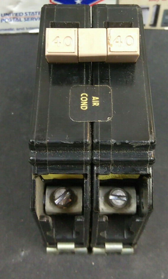 Cutler-Hammer/CH240/40A/2p/120/240VAC/PLUG IN/GROVE SLIDE/Breaker/METAL (3D3UP)